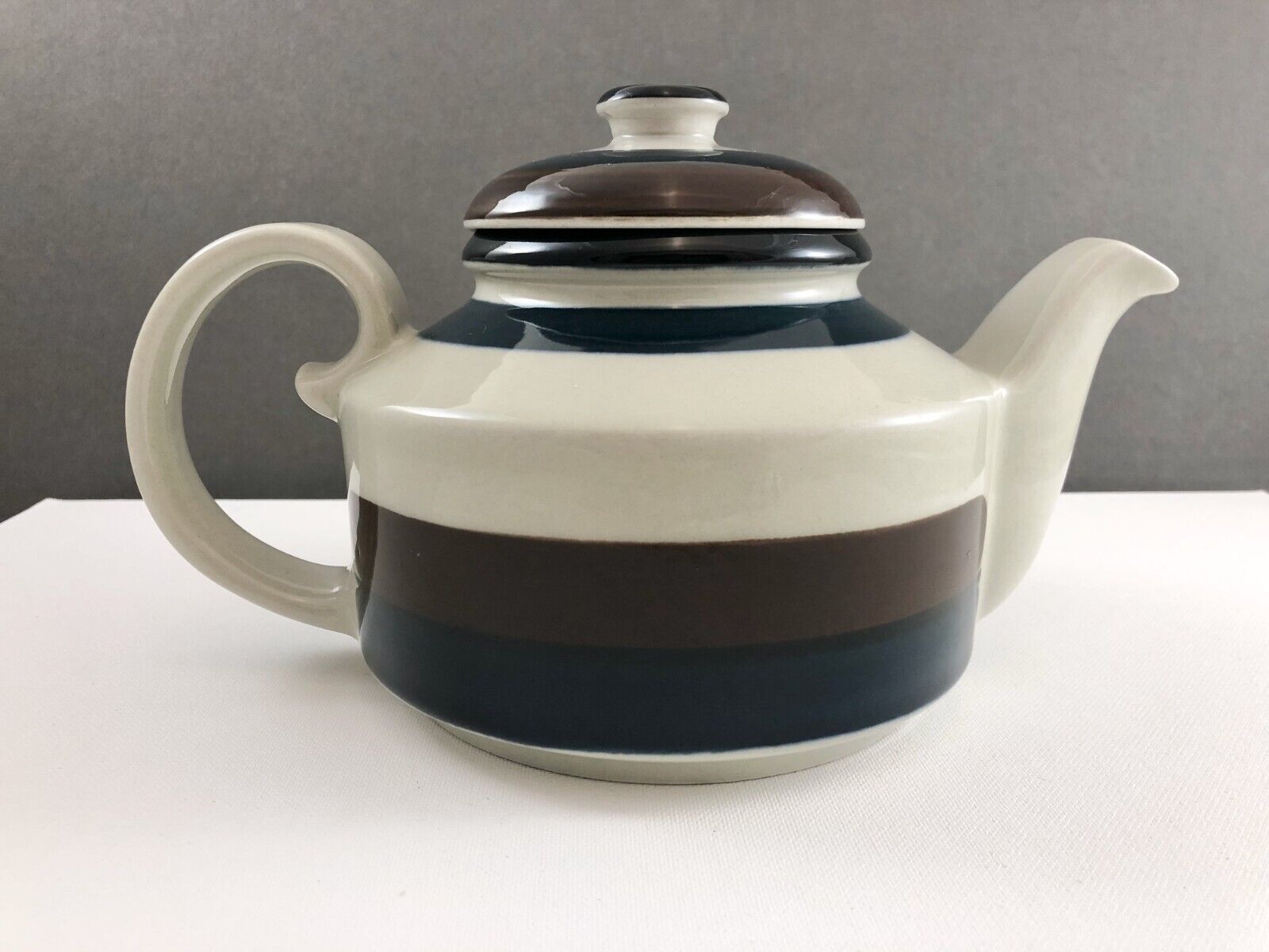 Read more about the article VINTAGE ARABIA OF FINLAND KAIRA TEAPOT TEA POT EXCELLENT