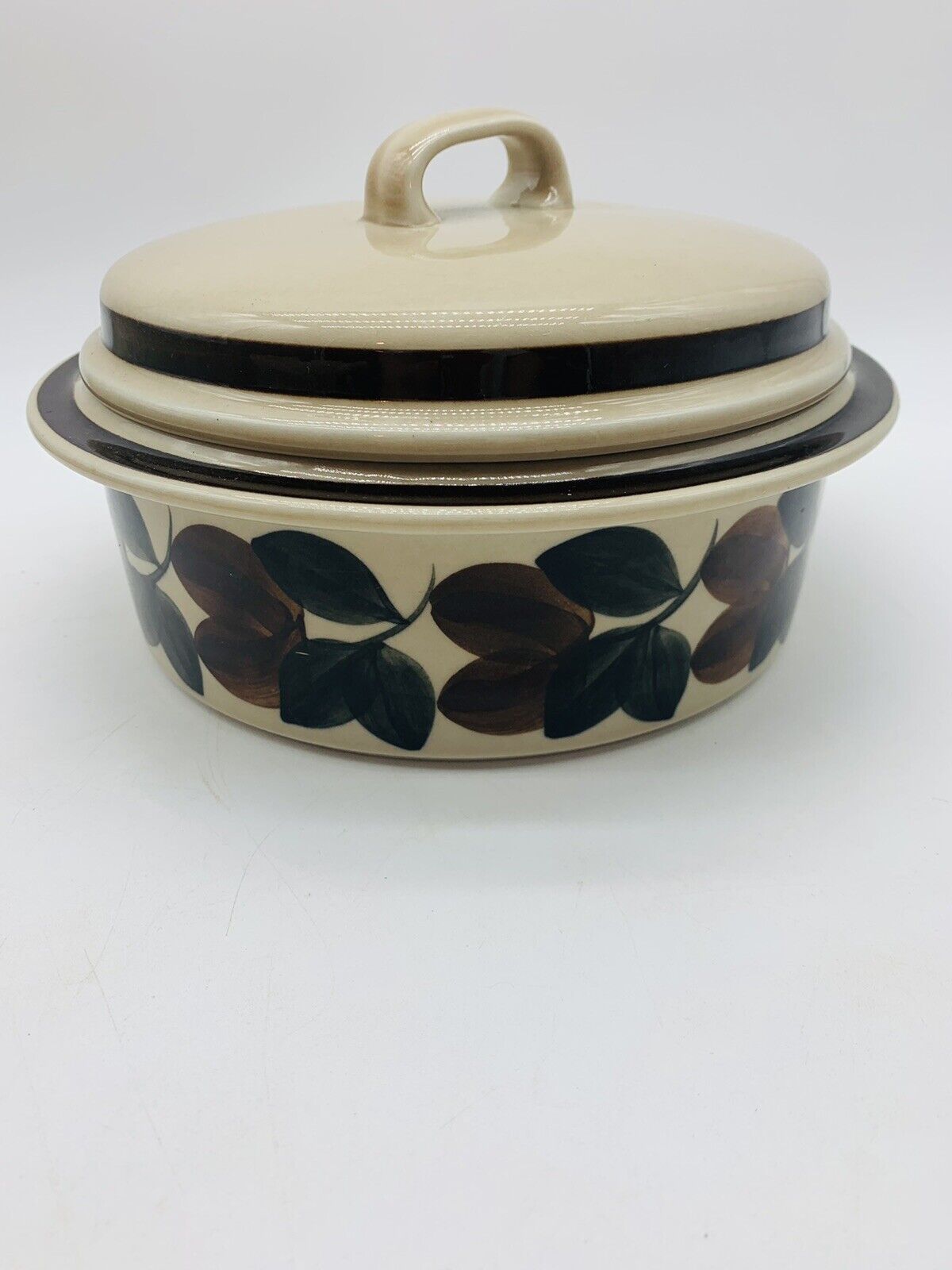 Read more about the article Arabia of Finland RUIJA TROUBADOUR 9 1/8in Casserole With Lid