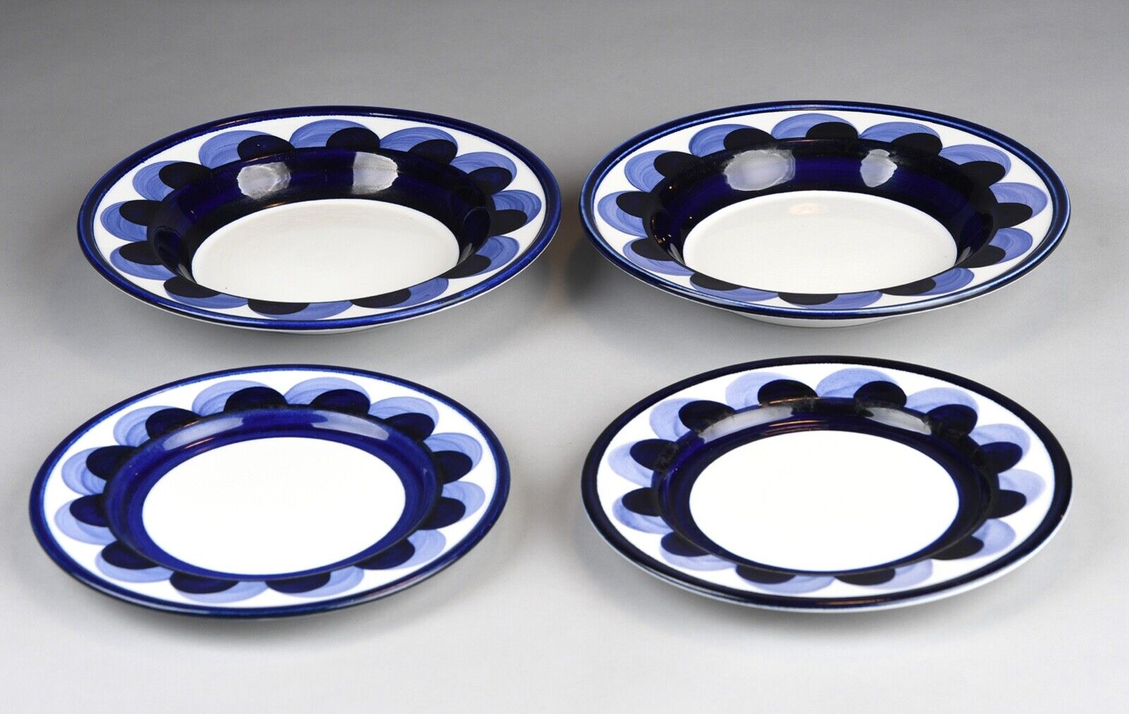 Read more about the article ARABIA FINLAND *PAJU BLUE* (2) Rimmed Soup and (2) Salad Plates QUICK SHIP