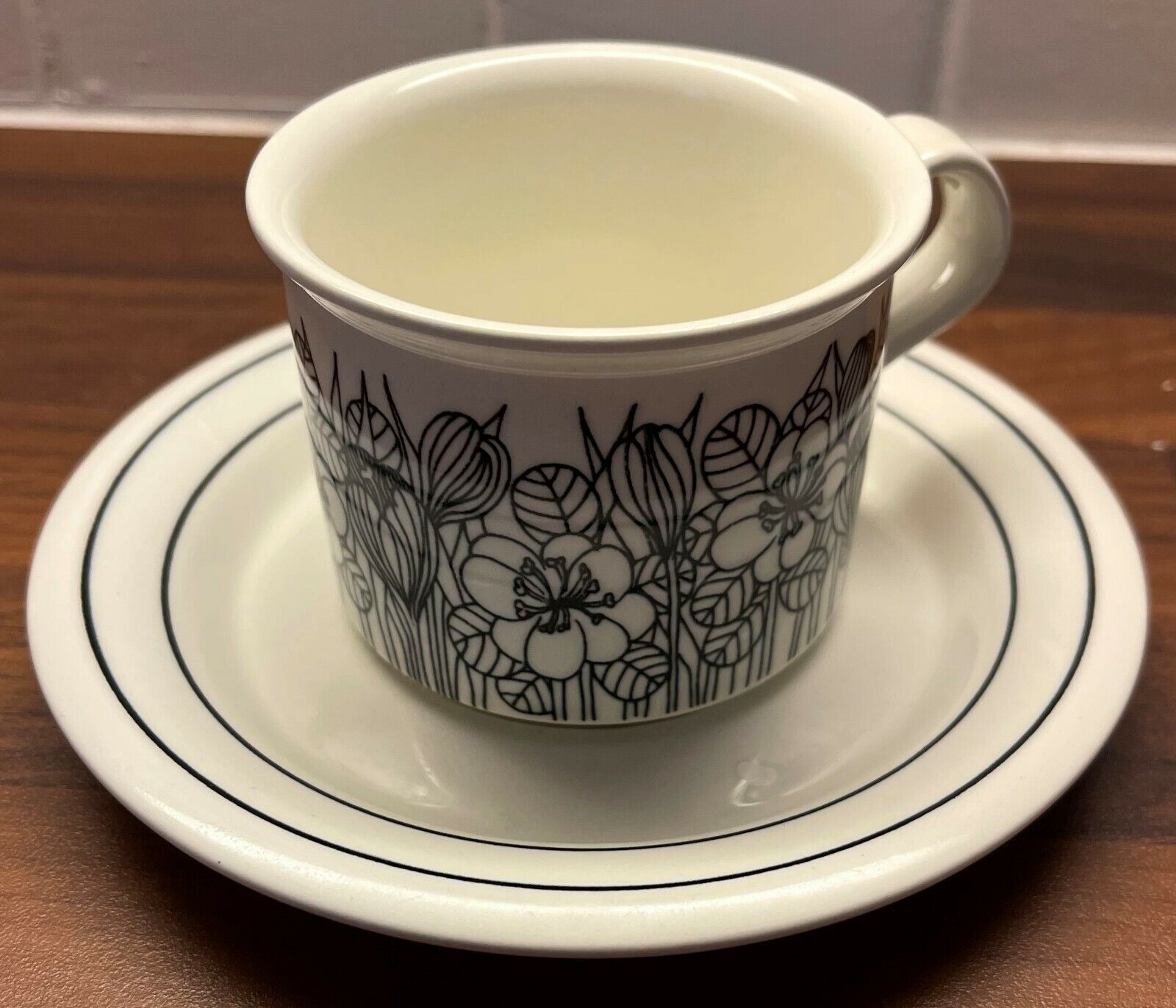 Read more about the article Arabia Of Finland Krokus Cup and Saucer Black White Esteri Tomula Coffee Tea