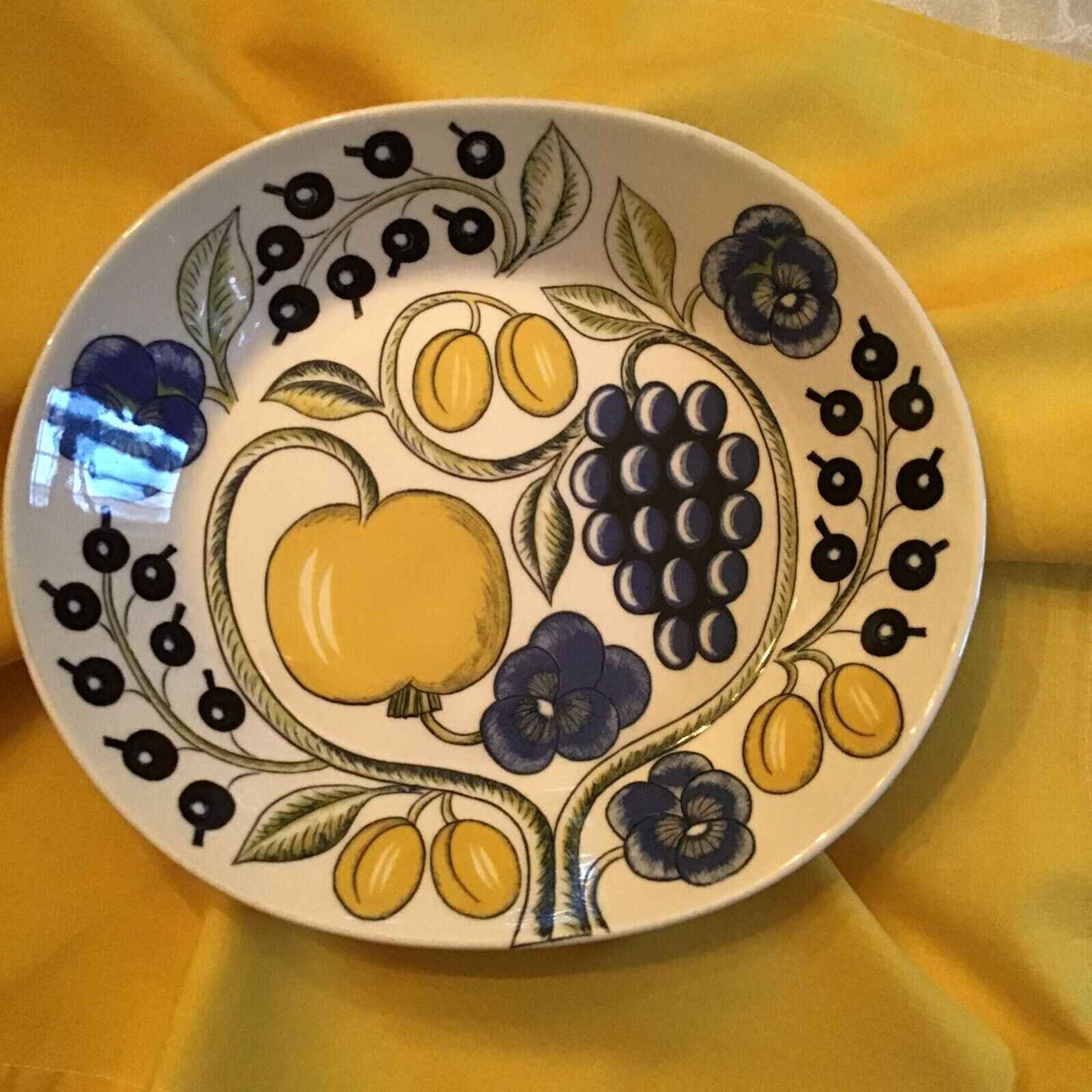 Read more about the article RARE VINTAGE ARABIA FINLAND PARATIISI OVAL SERVING PLATE 22.5×19.6 cm Great Cond