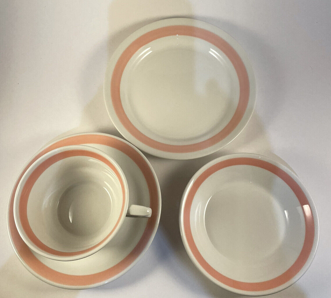 Read more about the article 2 Arabia Finland Pink Ribbon Stripe Cup/Saucer/Bowl/Plate Sets (8 Pieces)