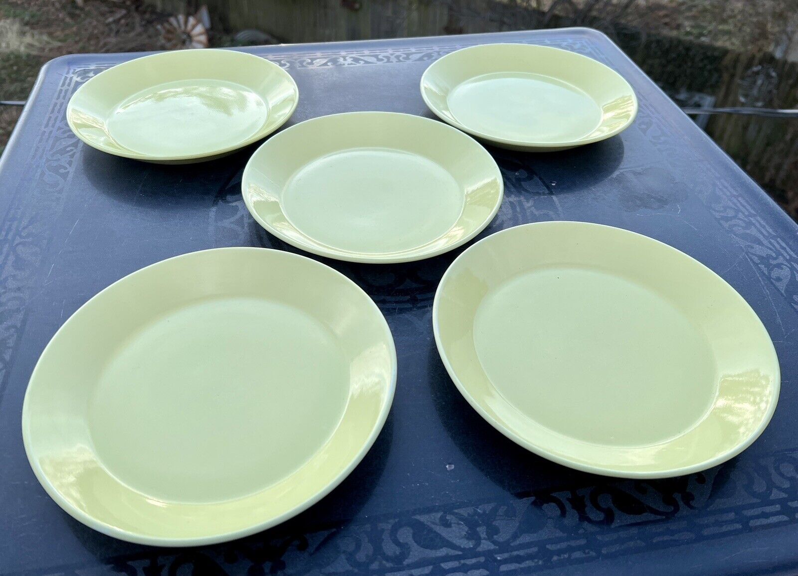 Read more about the article Arabia Teema Yellow  Set of FIVE 7 1/2″ Salad Plates Finland Kaj Frank