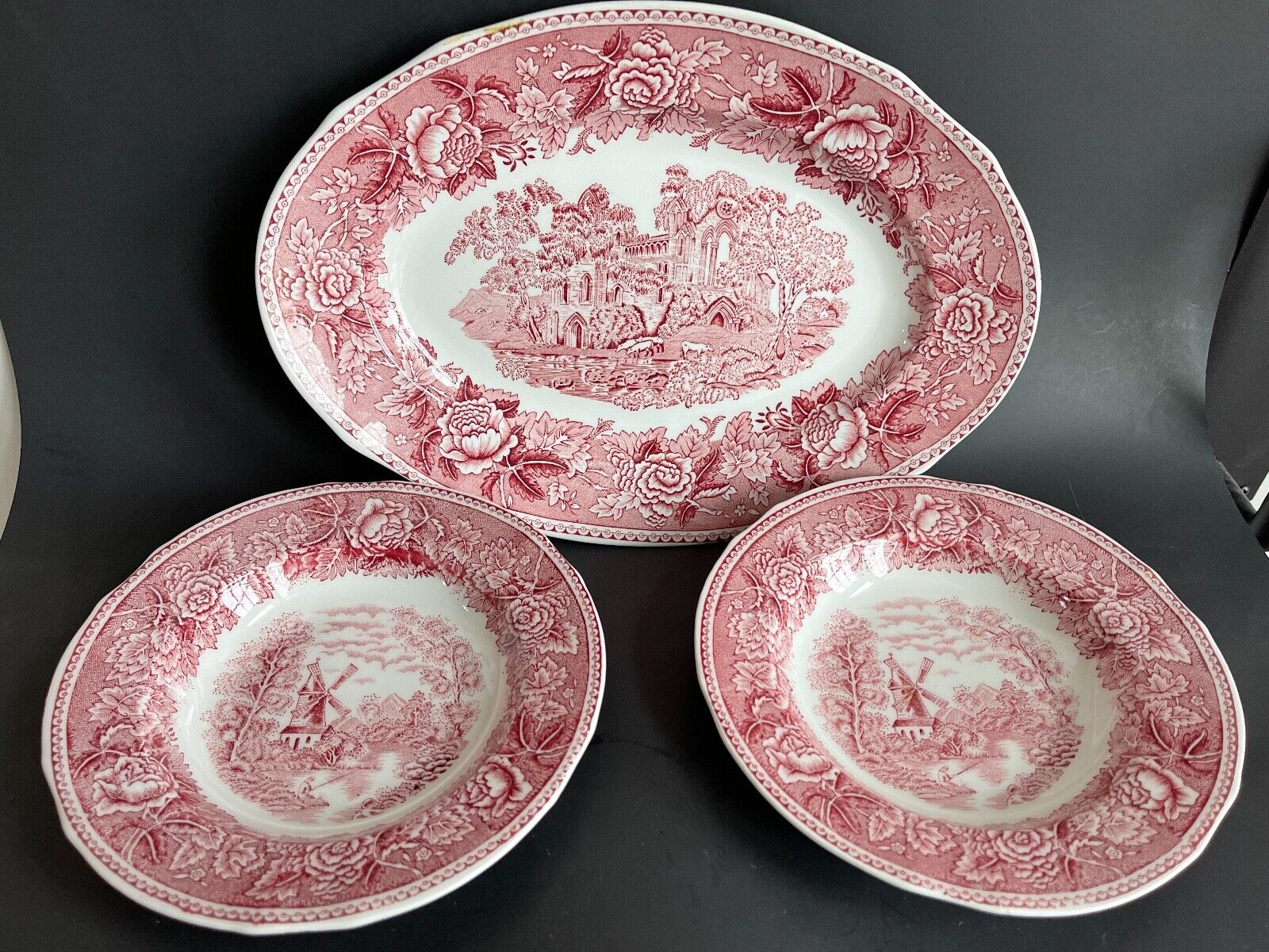 Read more about the article Arabia of Finland Landscape Red 12″ Oval Platter and 2 Soup Bowls Transferware