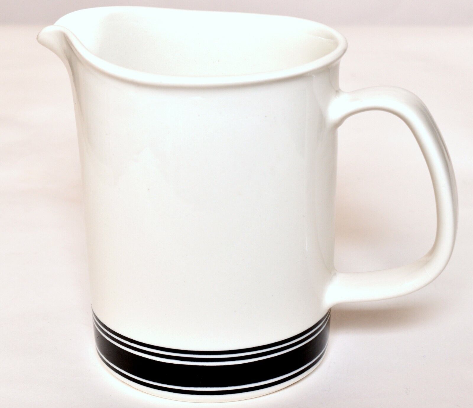 Read more about the article VINTAGE ARABIA FINLAND Faenza Black Stripe Pitcher