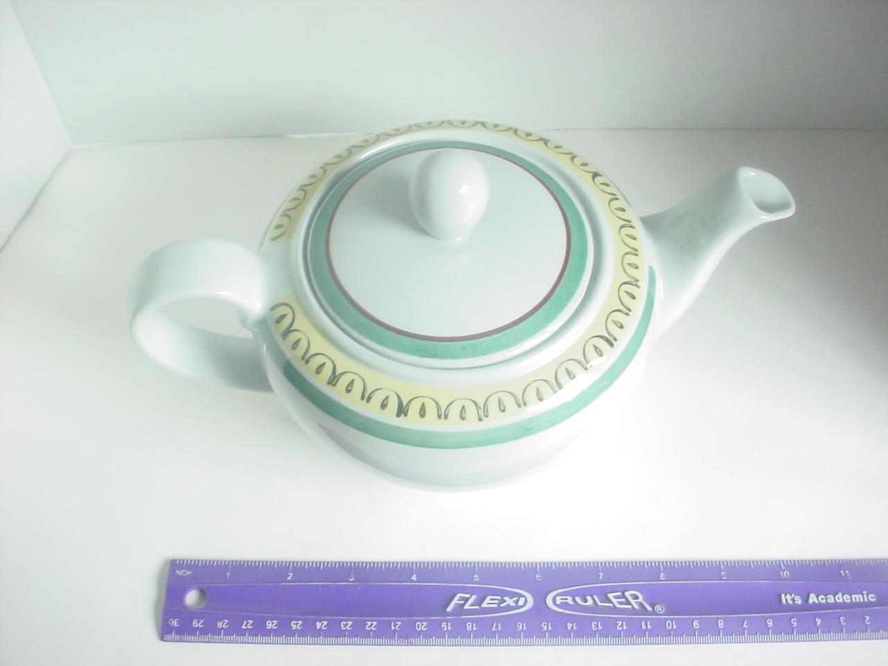 Read more about the article Mid Century Arabia of Finland Crown Band tea pot 1949-64