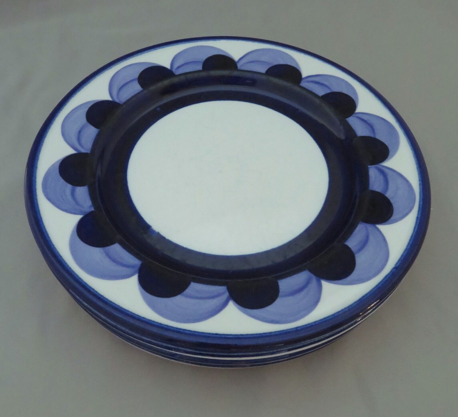 Read more about the article (4) Anja Jaatinen for ARABIA of Finland Blue and White PAJU 7 3/4″ Salad Plates NR