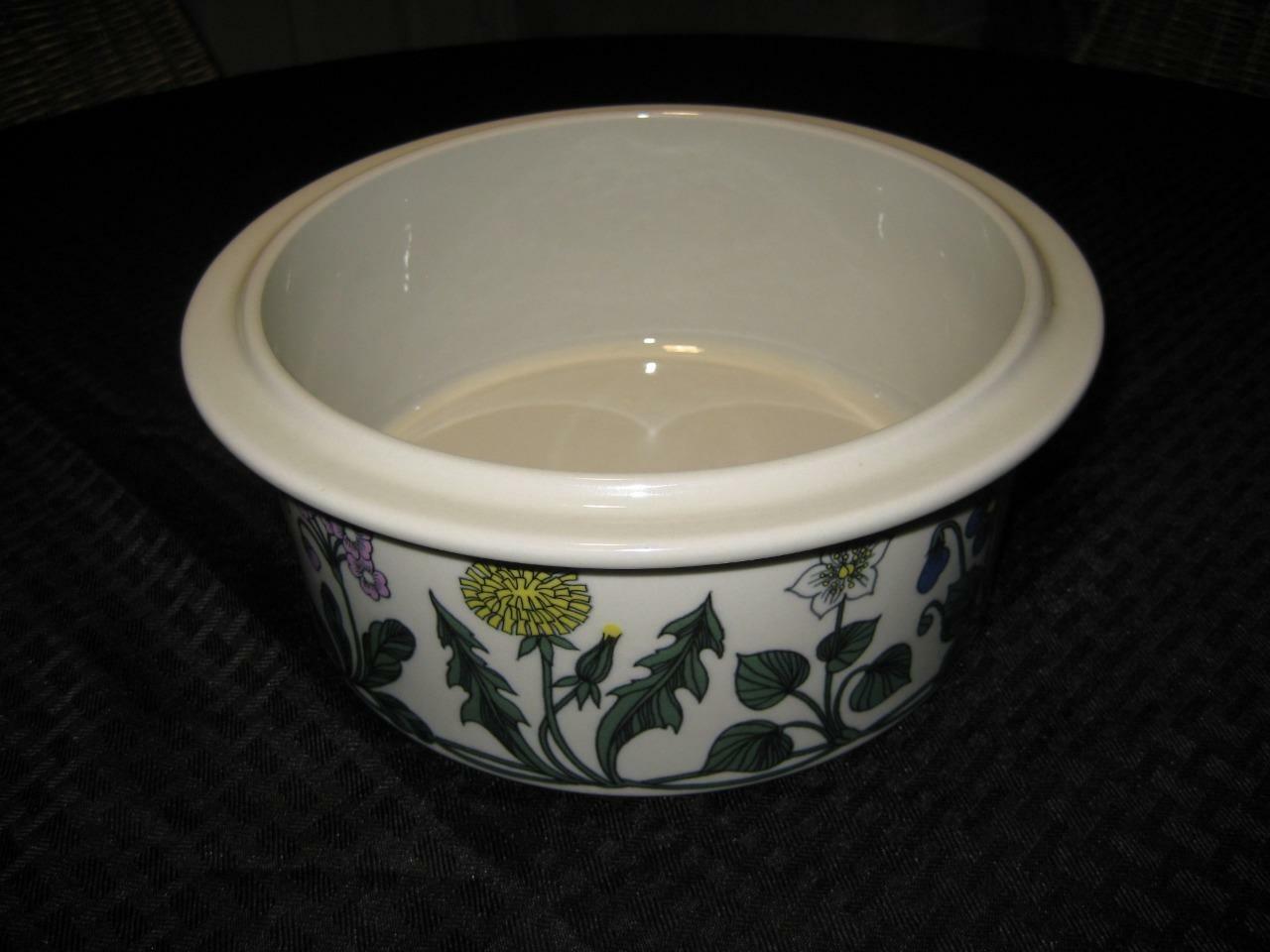 Read more about the article Rare Vintage Arabia of Finland Flora 9” Salad Serving Bowl ~ Esteri Tomula ~ EUC