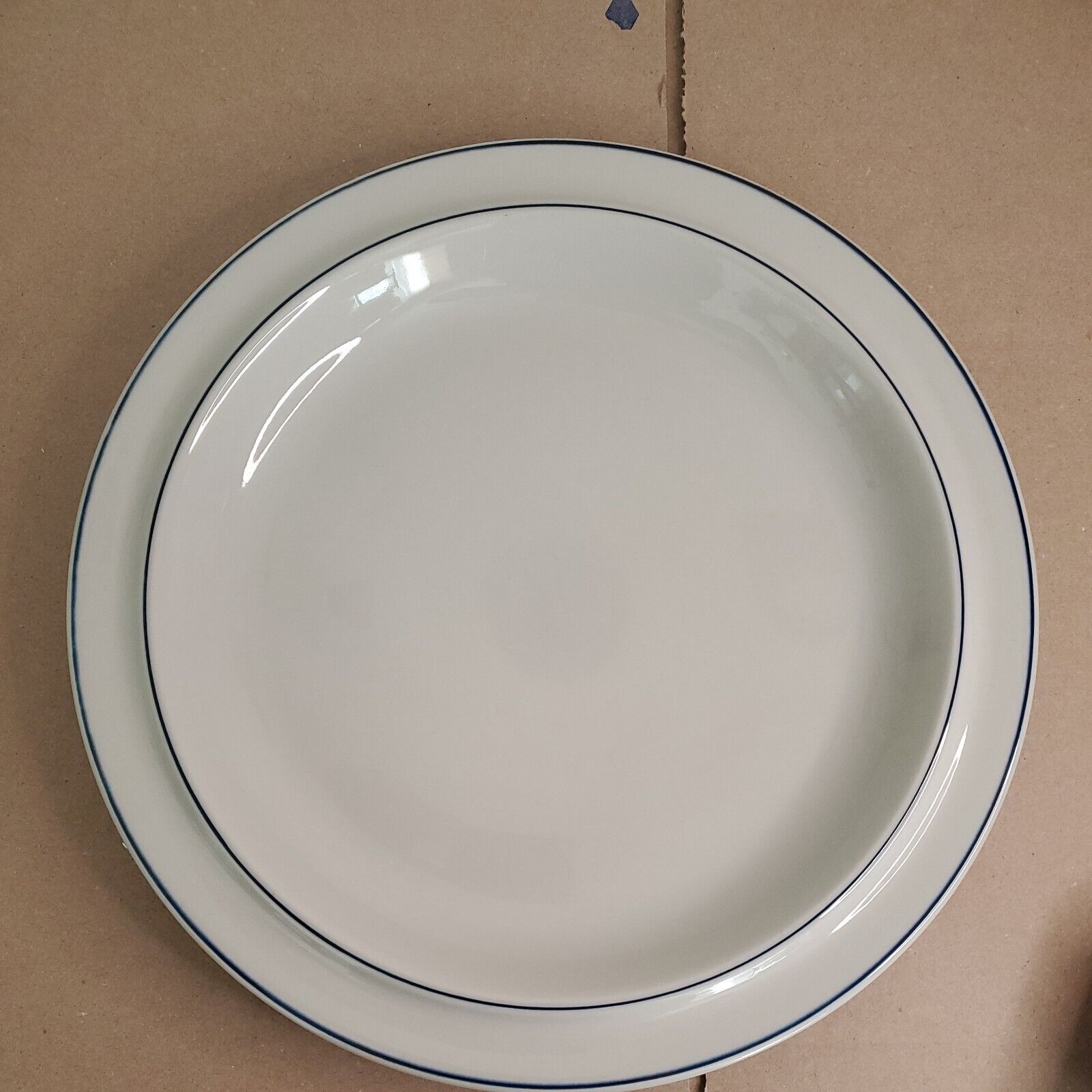 Read more about the article Arabia Finland Saimaa 13″ Serving Platter/ Tray White Blue 1980’s RARE PLATE