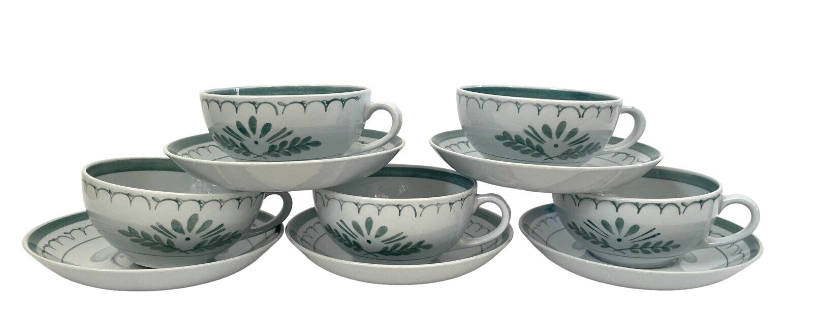 Read more about the article Green Thistle Arabia Of Finland Handpainted cups and Saucers Set of 5 Excellent