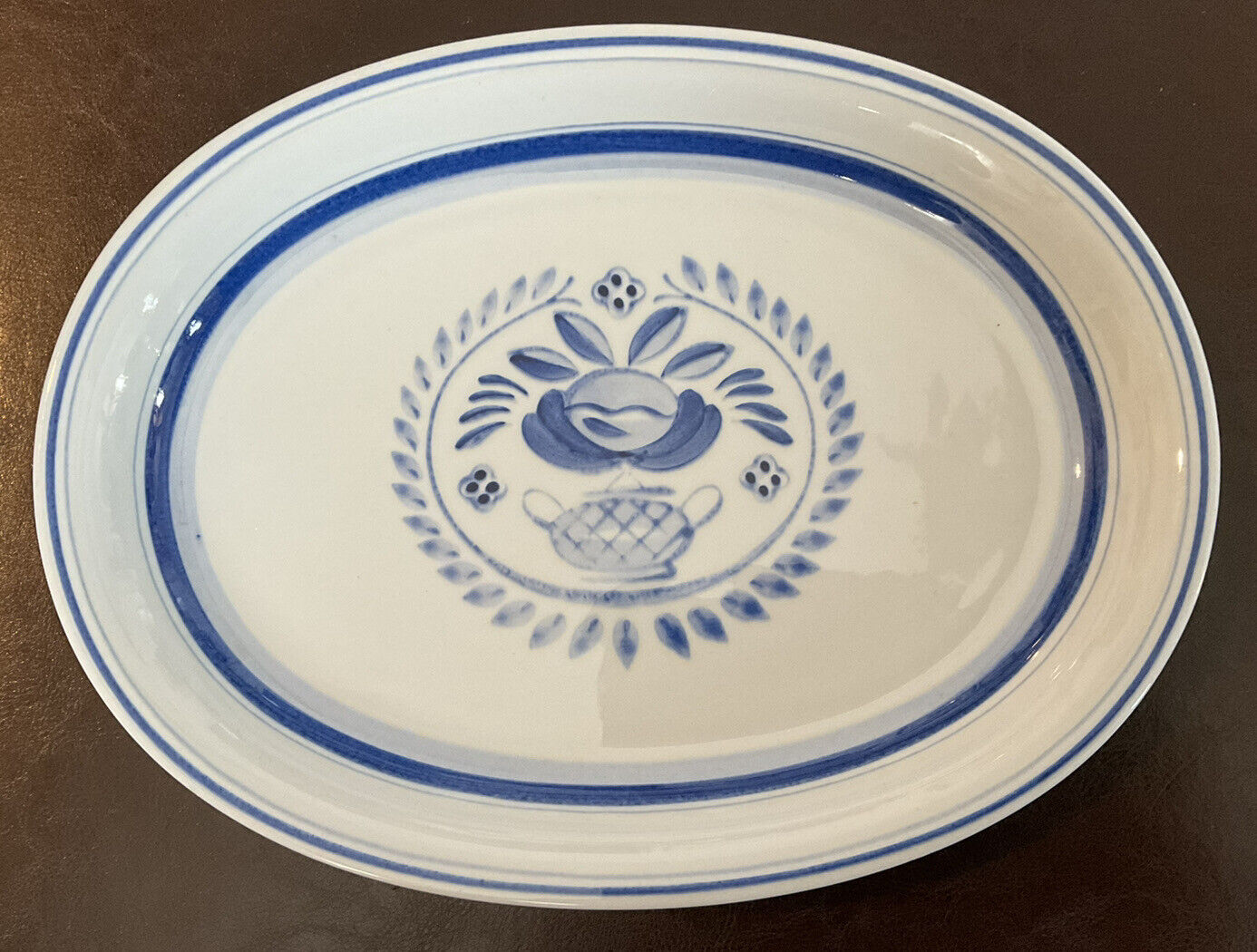 Read more about the article ARABIA :: Vtg “BLUE ROSE” 12” OVAL SERVING PLATTER Floral Svea Granlund FINLAND