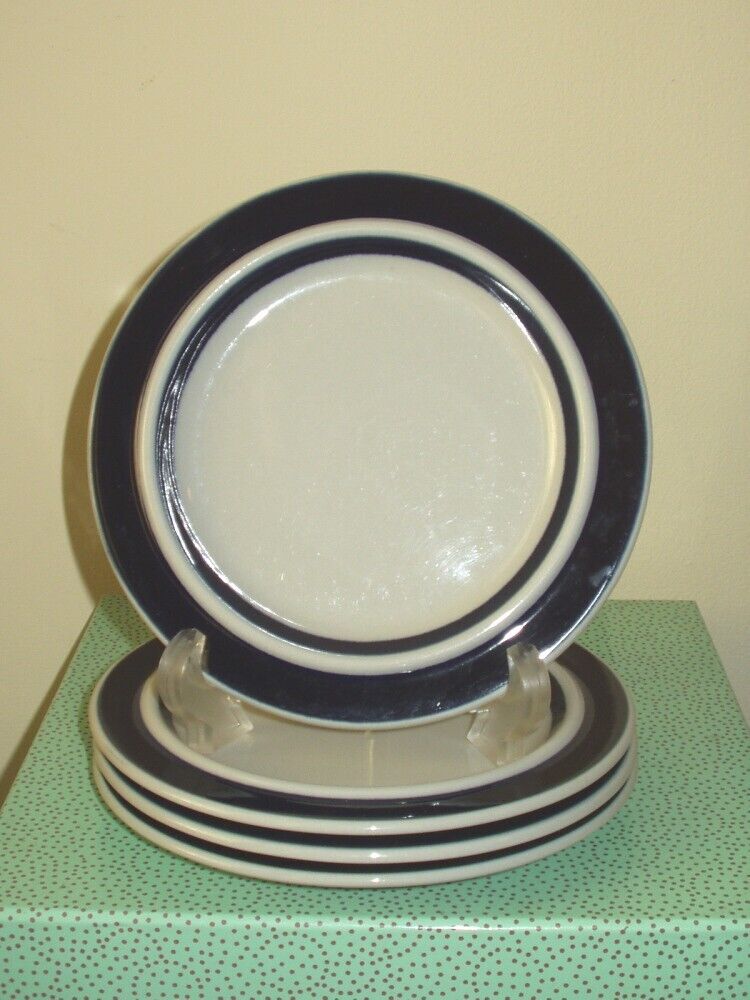 Read more about the article FOUR Vintage Arabia of Finland Anemone Blue 8″ Dessert / Salad Plates