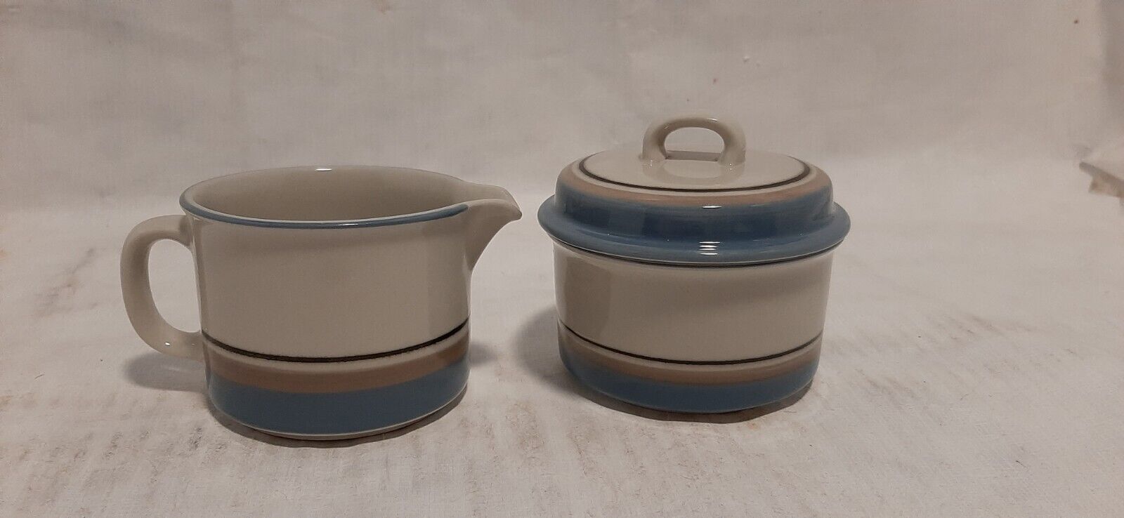 Read more about the article ARABIA OF FINLAND UHTUA SUGAR BOWL WITH LID AND CREAMER
