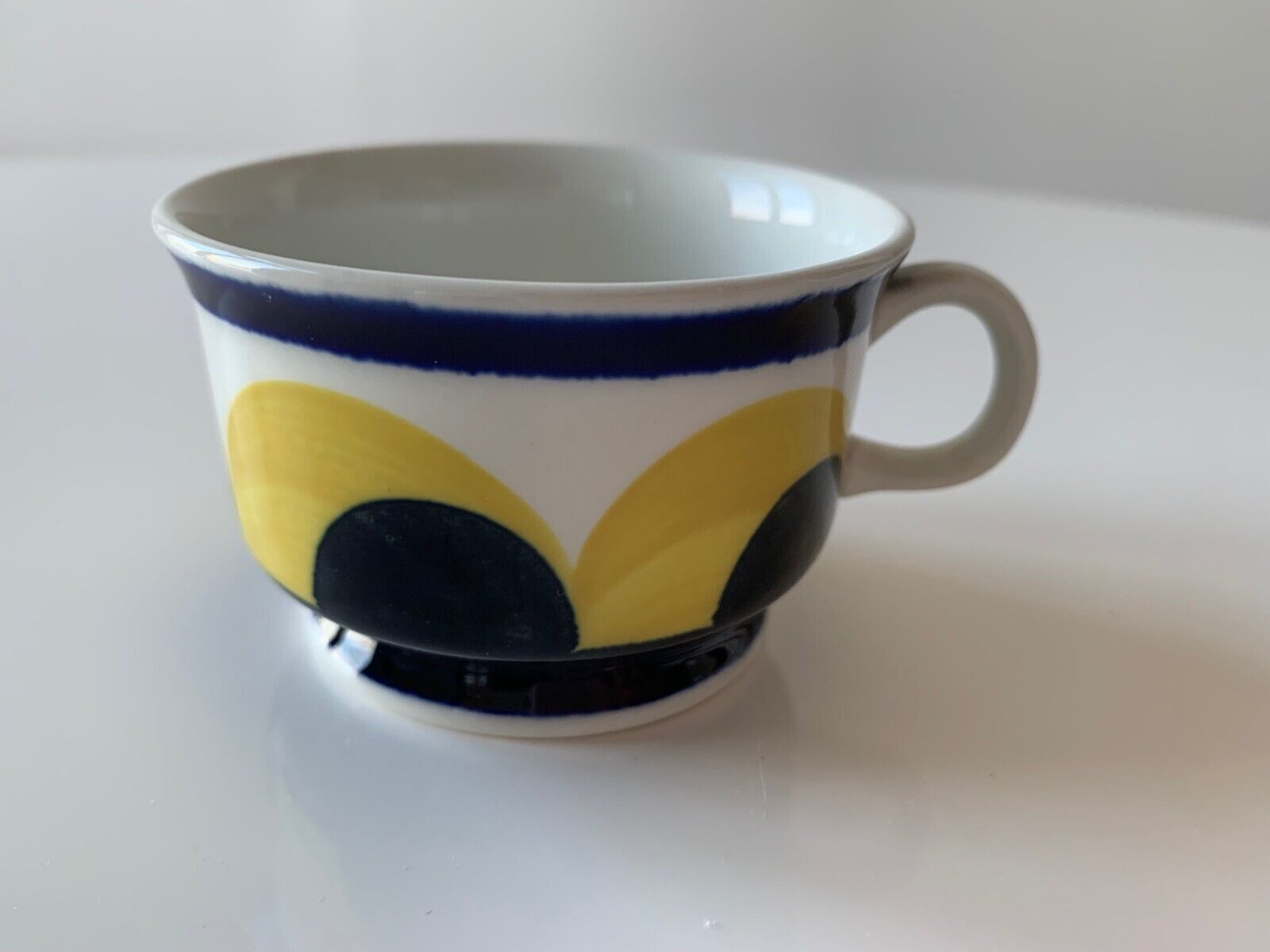 Read more about the article MCM Arabia of Finland PAJU Demitasse Cup Anja Jaatinen-Winquist Blue Yellow EXC