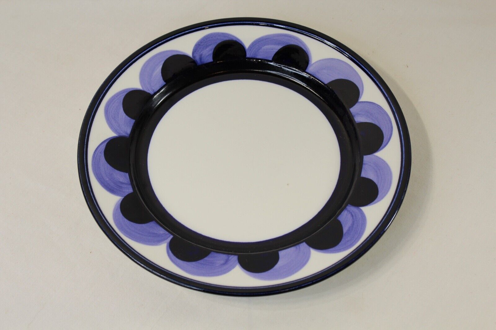 Read more about the article Vintage Arabia Finland Paju Blue and White Dinner Plate #6 Anja Jaatinen MCM Plate