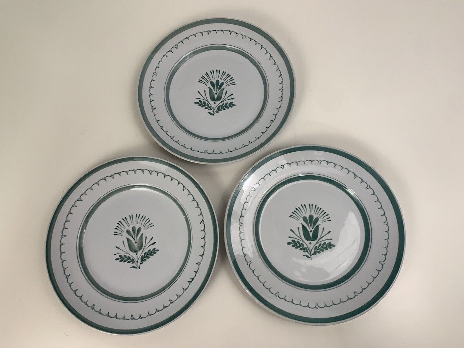 Read more about the article Arabia Finland Green Thistle Pottery 10 1/2” Dinner Plates Sold Individually