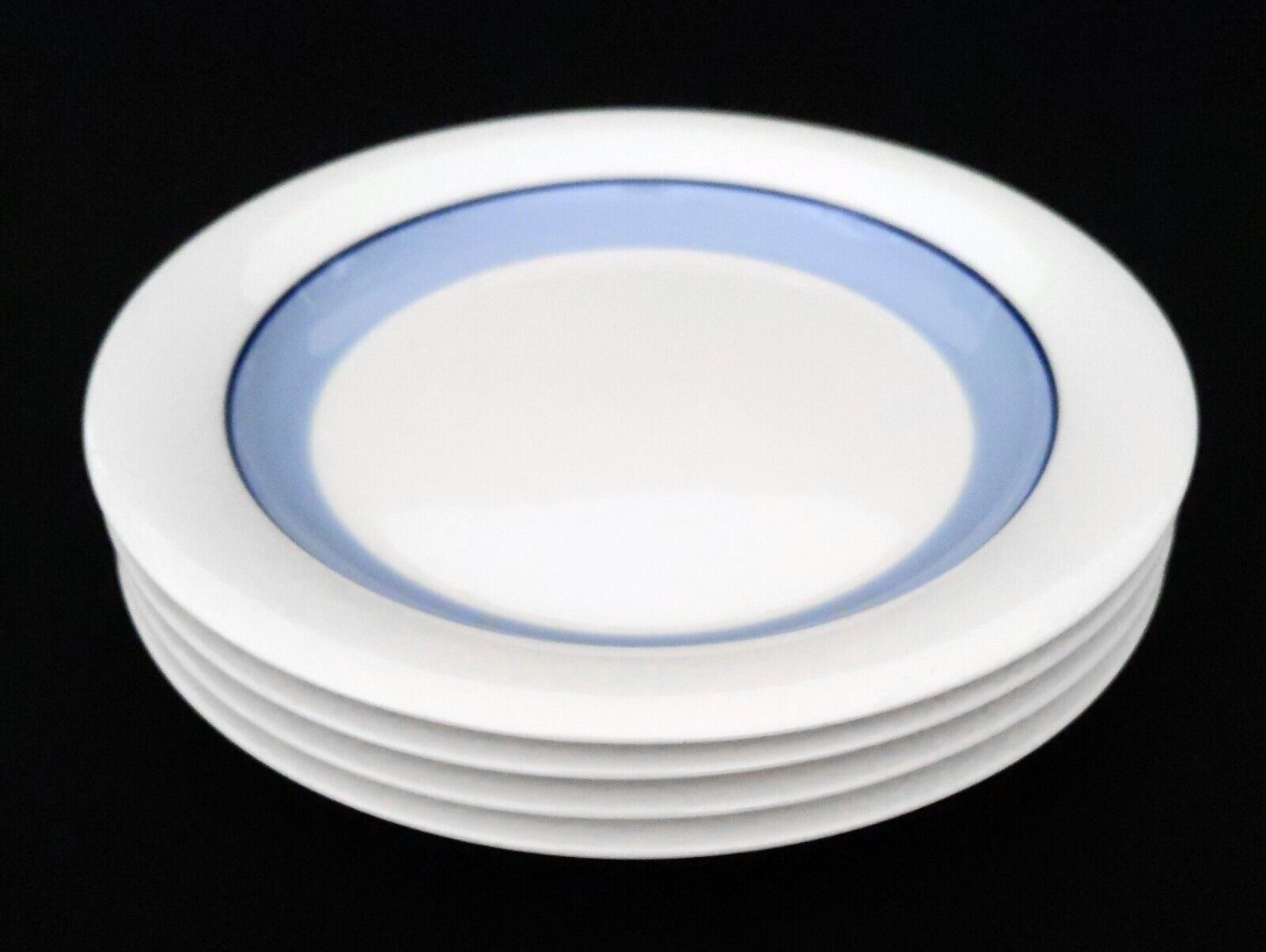 Read more about the article (4) Arabia Finland ~ Pudas Arctica ~ 8″ Salad Plates by Inkeri Leivo