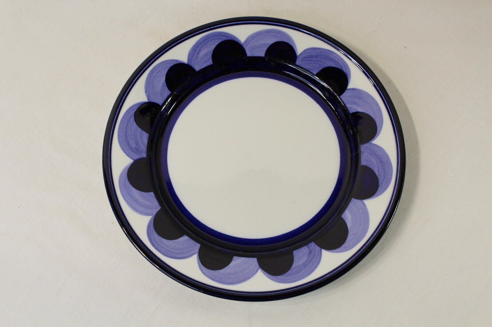 Read more about the article Vintage Arabia Finland Paju Blue and White Dinner Plate #3 Anja Jaatinen MCM Plate