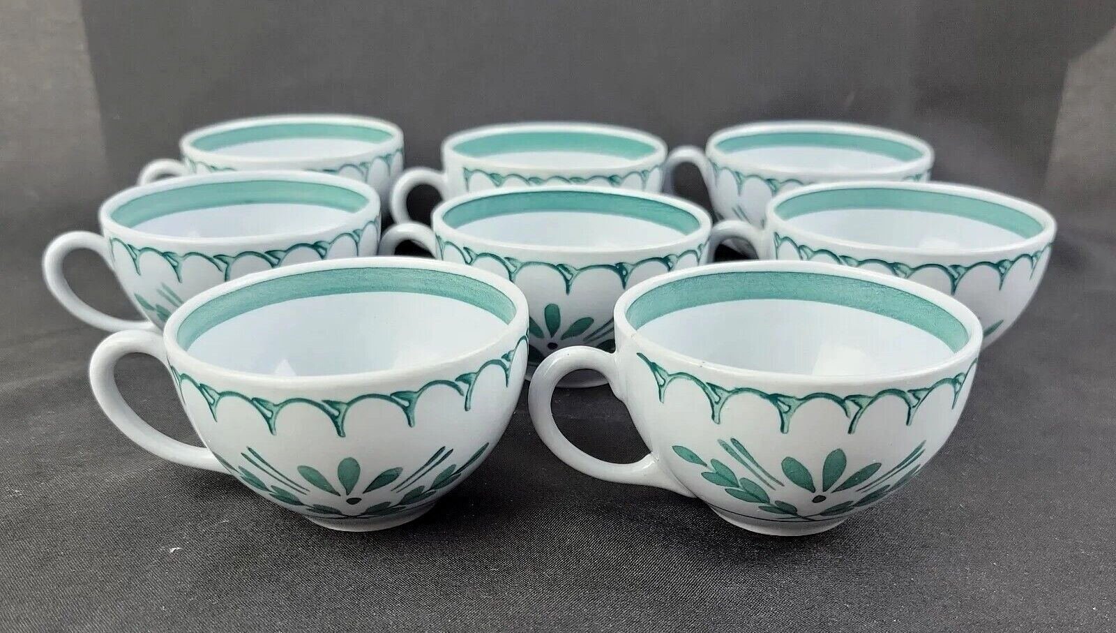 Read more about the article Vintage Arabia Finland Green Thistle Pattern Mini Teacup Expresso Cup Set of 8