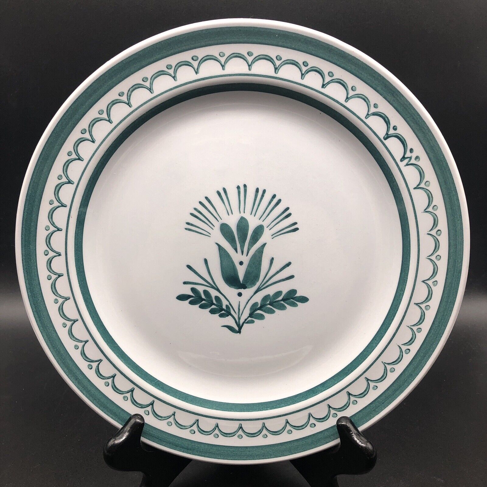 Read more about the article Arabia of Finland Green Thistle Luncheon Plate 9 3/8″  Fleabite and Scratches