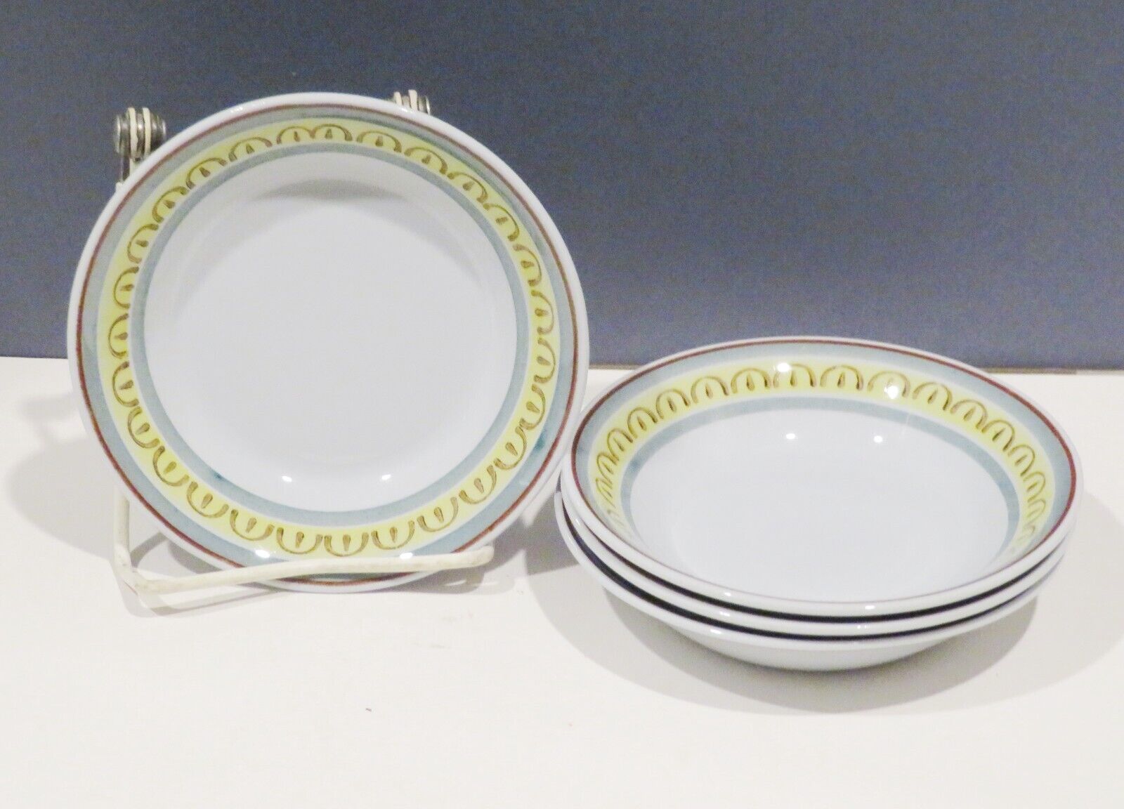 Read more about the article Arabia Finland Crown Band Hand Painted SET 4 Fruit  Sauce  Dessert Bowls (more )