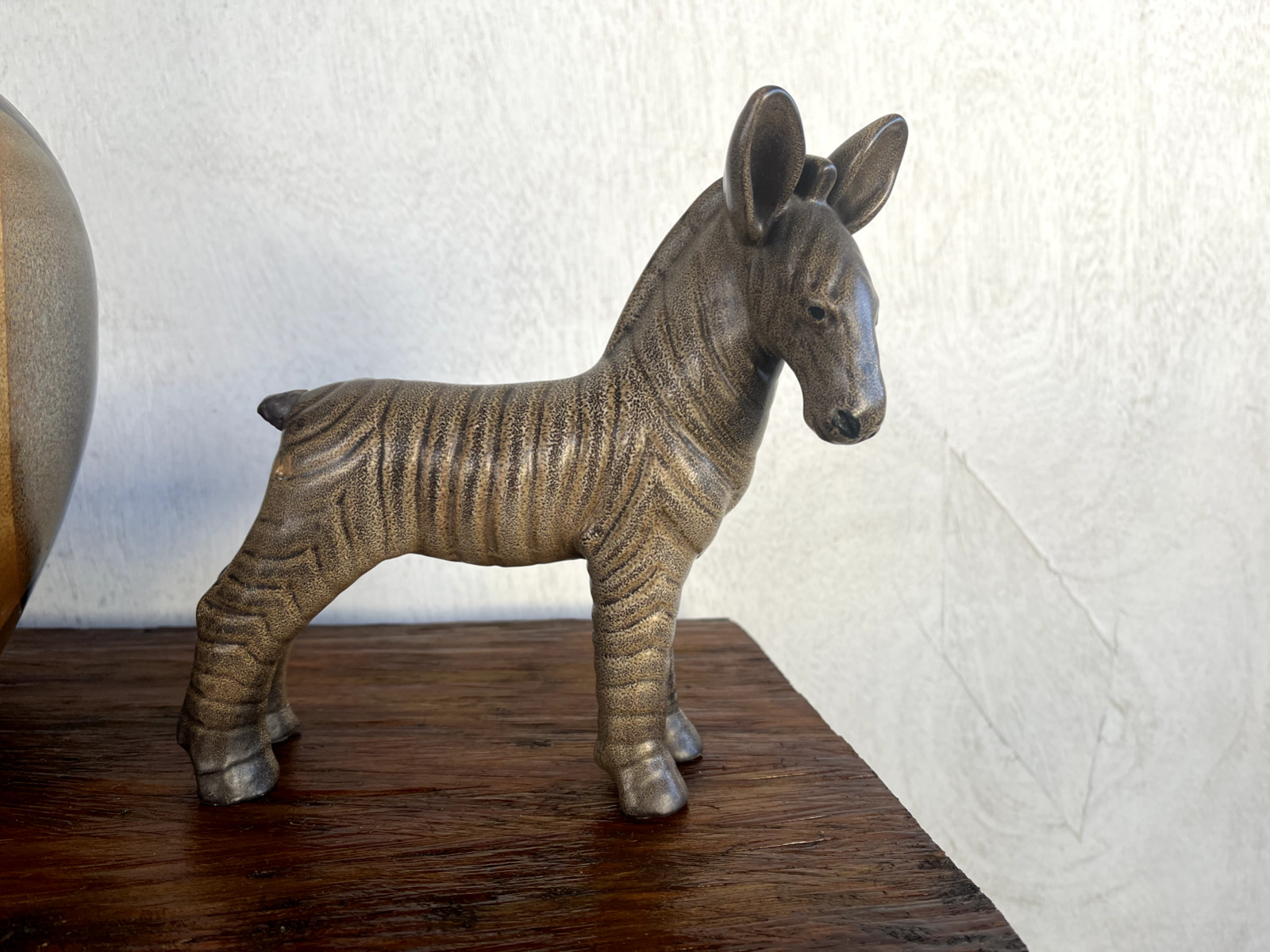 Read more about the article Mid Century Lea von Mickwitz Finland Ceramic Zebra Arabia?