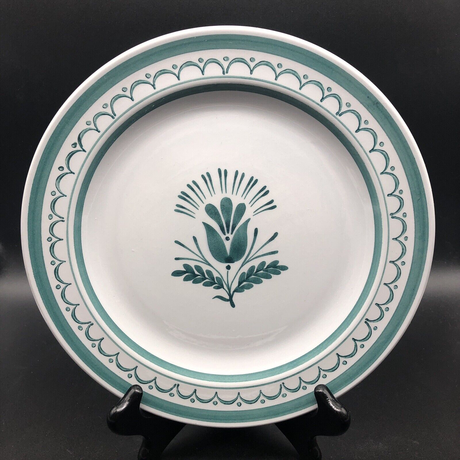 Read more about the article Arabia of Finland Green Thistle Luncheon Plate 9 3/8″ Some Fleabites