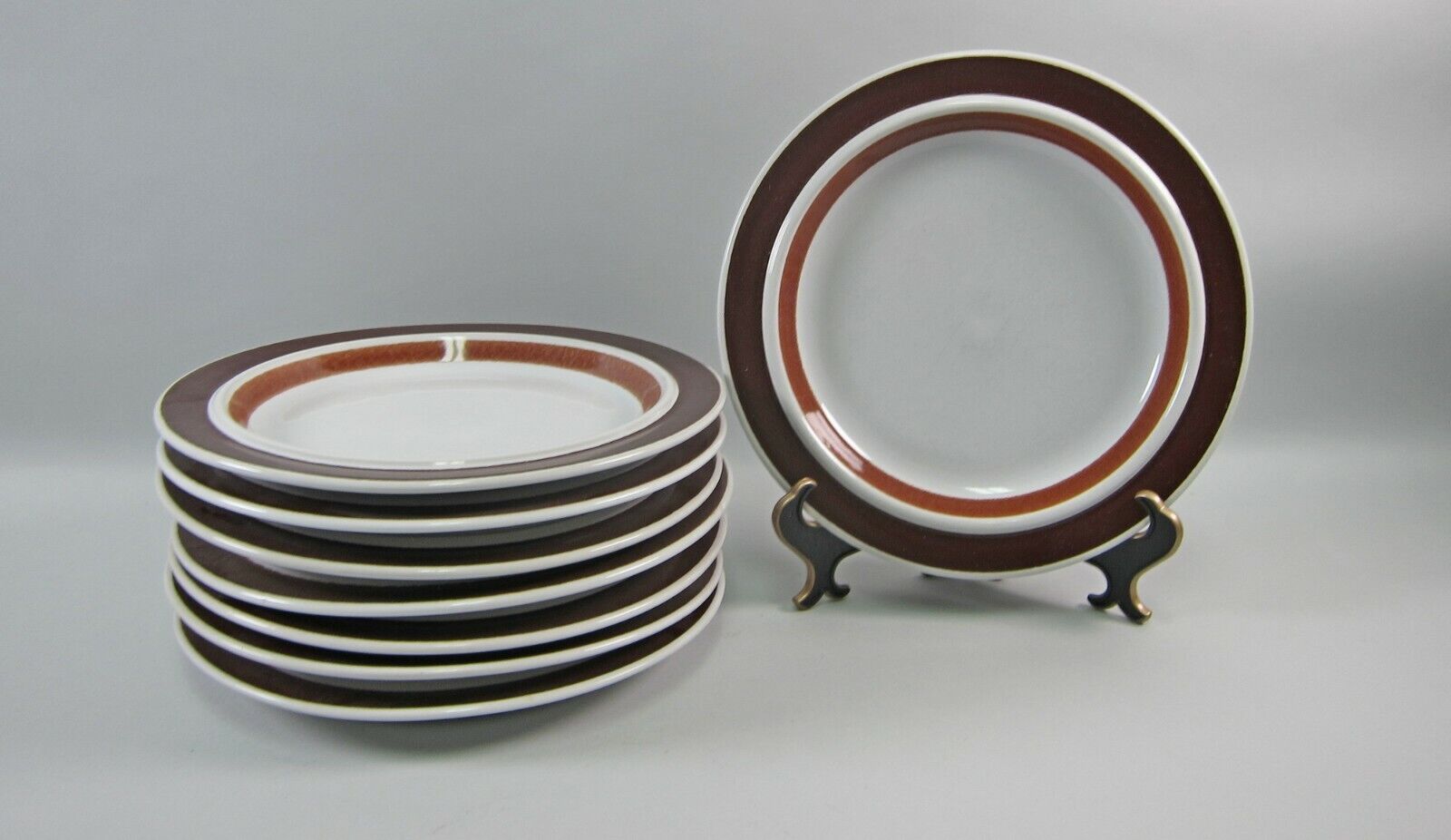 Read more about the article Lot of 8 Arabia of Finland ROSMARIN BROWN Dinner Plates