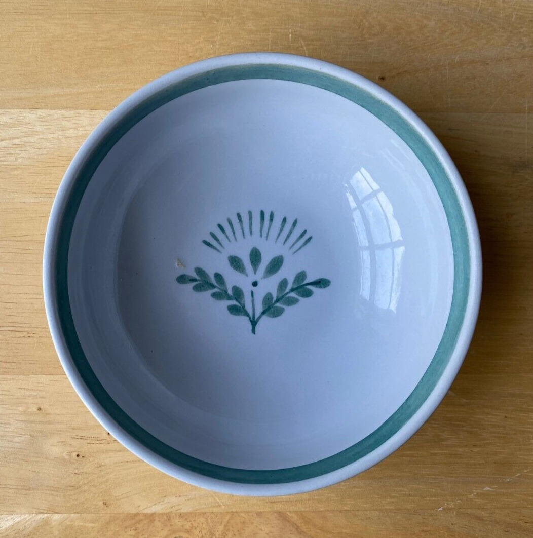 Read more about the article Vintage ARABIA FINLAND GREEN THISTLE 5″ Coupe Cereal Bowl – GUC