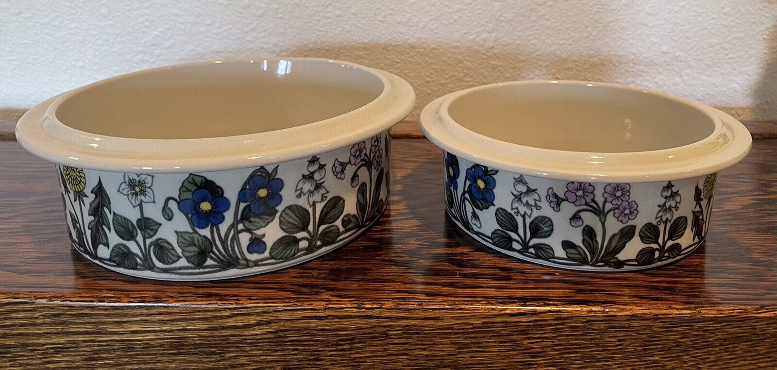 Read more about the article Arabia of Finland Flora  two Serving Bowls  9” And 7”