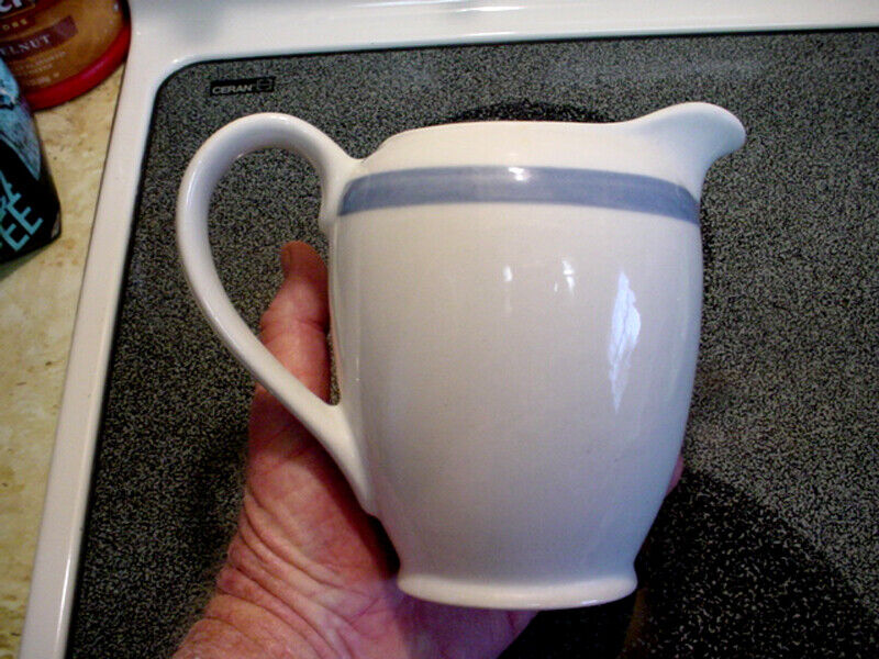 Read more about the article Vintage Arabia Finland 6″ Blue Ribbon Pitcher