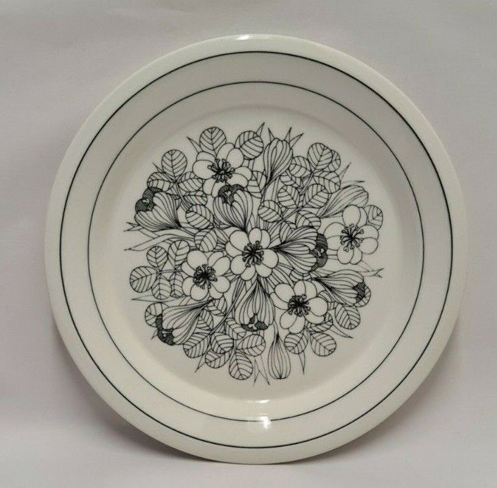 Read more about the article Esteri Tomula  Black White Krokus Bread Plate 200mm 20cm 1976  Arabia Finland