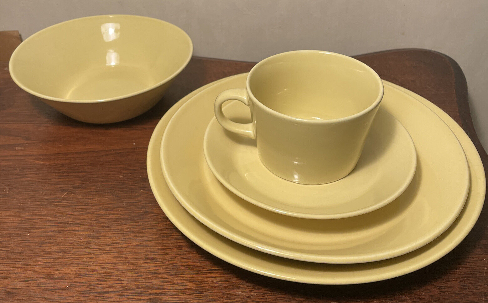 Read more about the article ARABIA Finland Kaj Franck KILTA TEEMA Yellow Place Setting Cup Saucer Plate Bowl