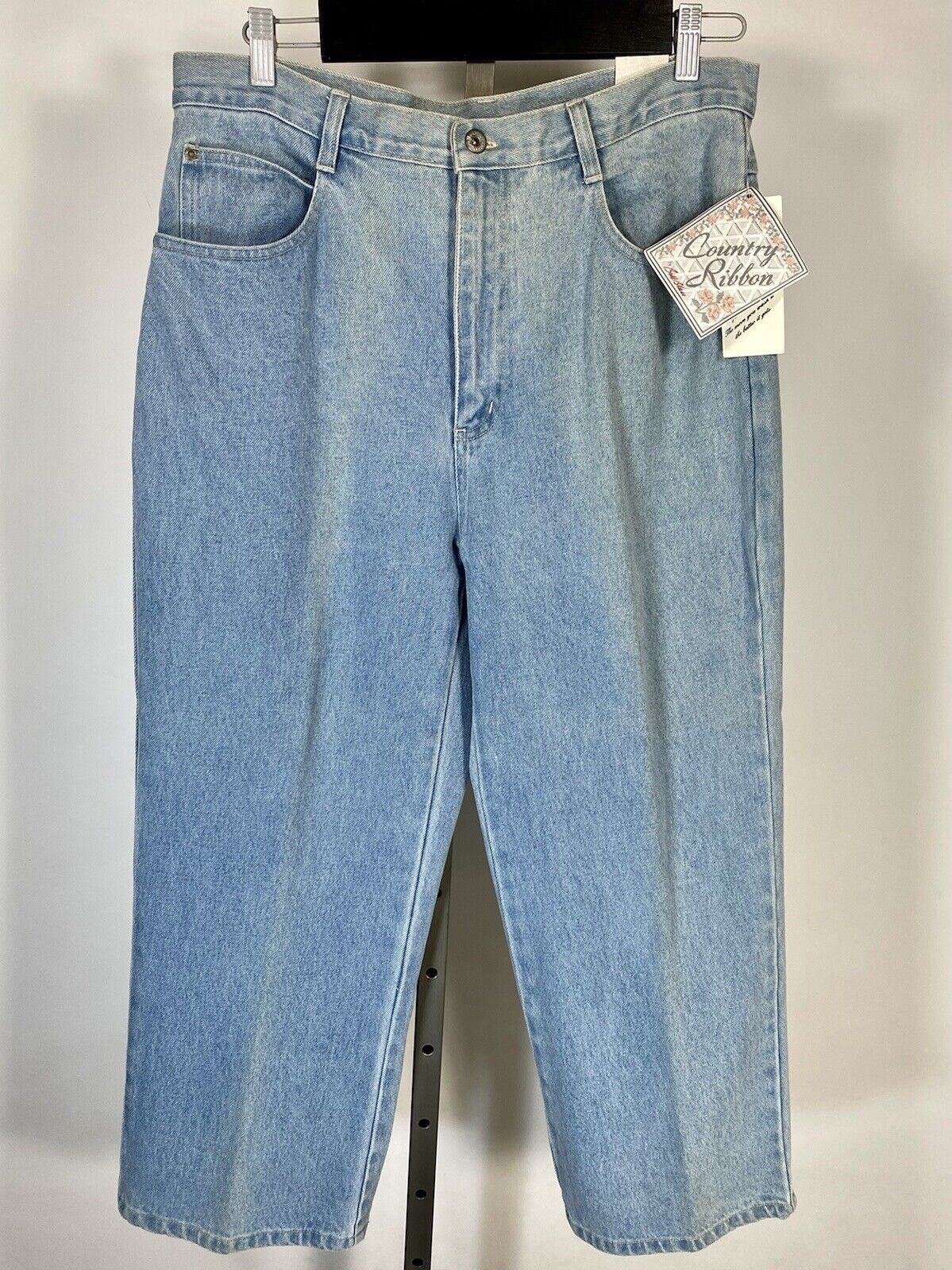 Read more about the article Vintage 1980’s-90’s DEADSTOCK NWT cotton denim jeans Bill Blass Country Ribbon