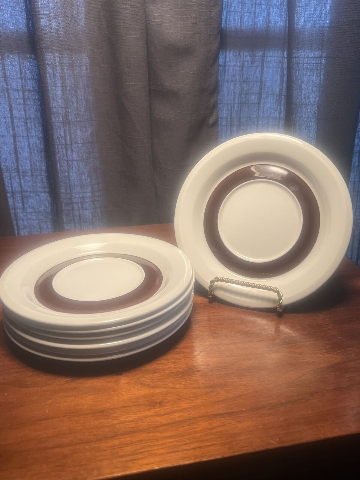 Read more about the article Set Of 7 Vintage Arabia of Finland Faenza Brown Stripe Saucers