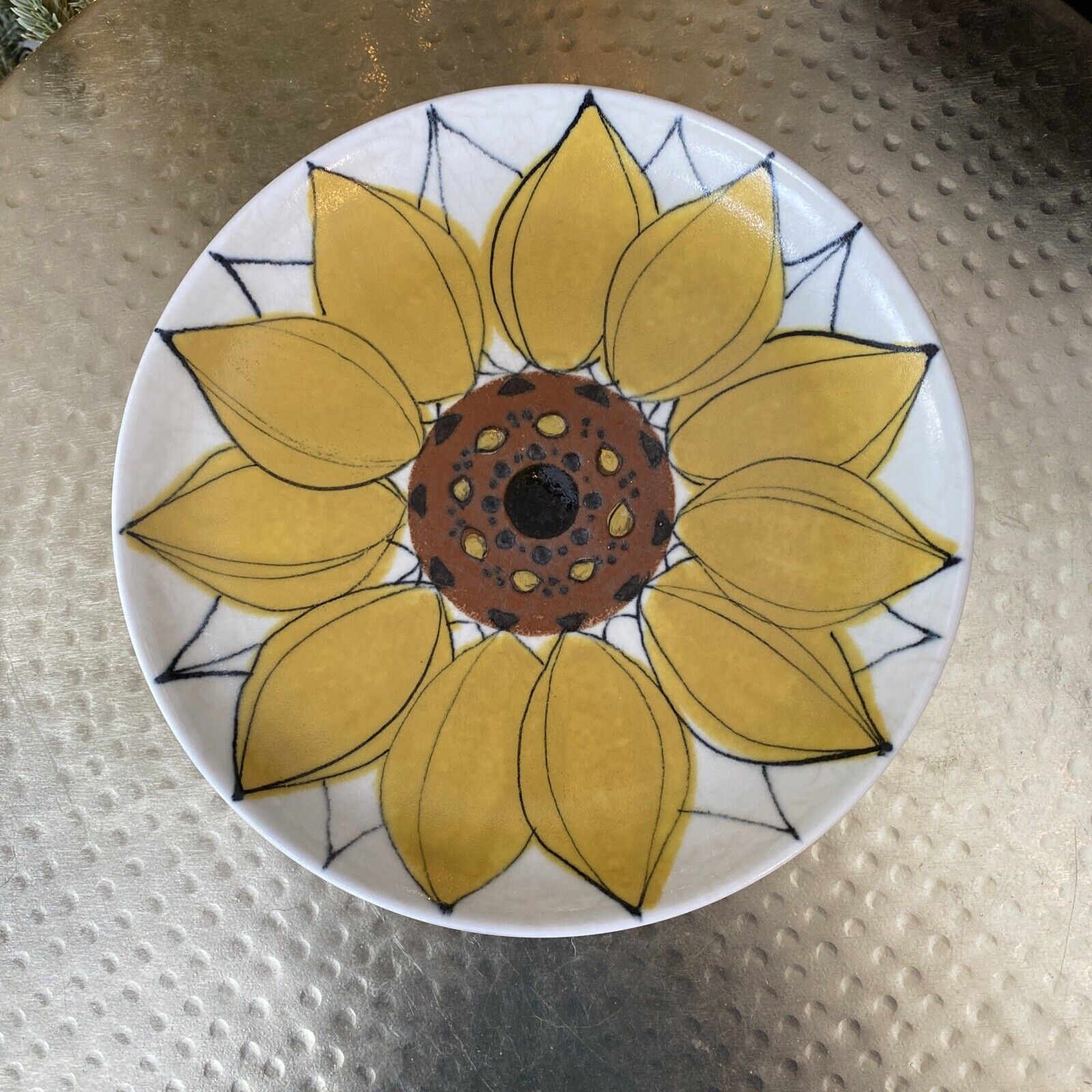 Read more about the article Arabia Finland Sun Rose / Sunflower 7 3/4” Plate by Hilkka Liisa Ahola