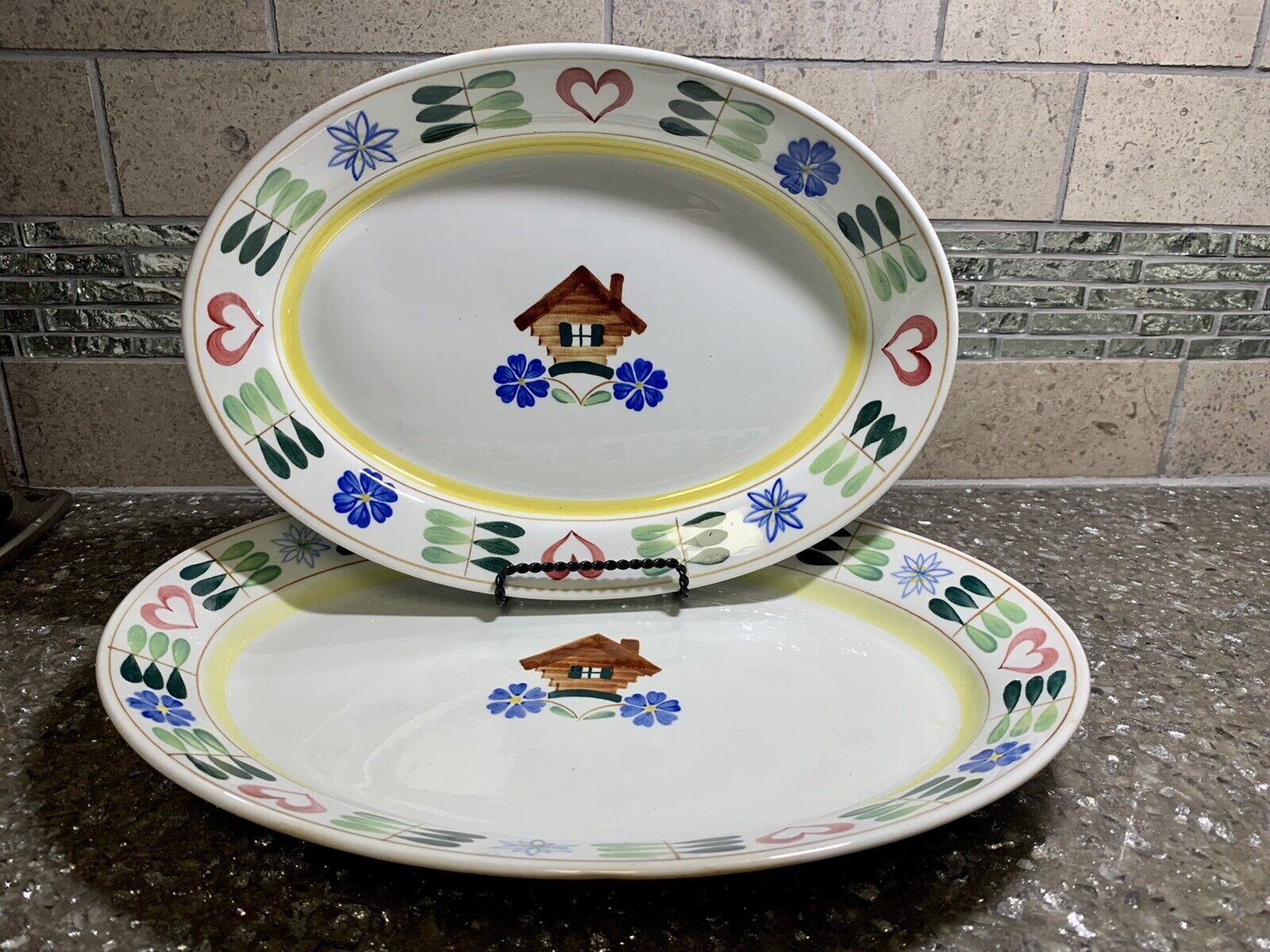 Read more about the article ARABIA FINLAND 1950s HANDPAINTED PIRTTI BROWN HOUSE NESTING PLATTERS (2) *EUC*