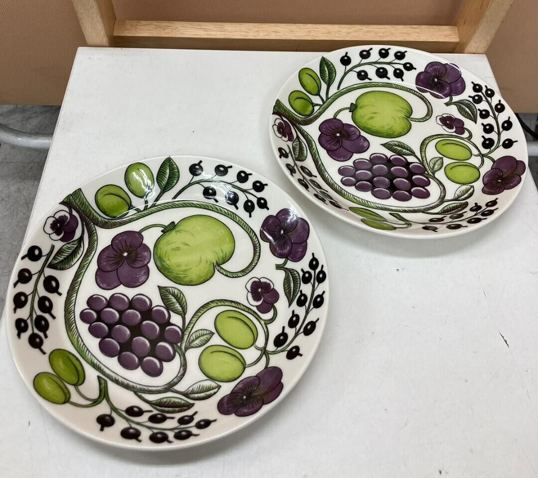 Read more about the article Arabia Paratiisi Plate Purple 21cm 2 pieces set Birger Kaipiainen