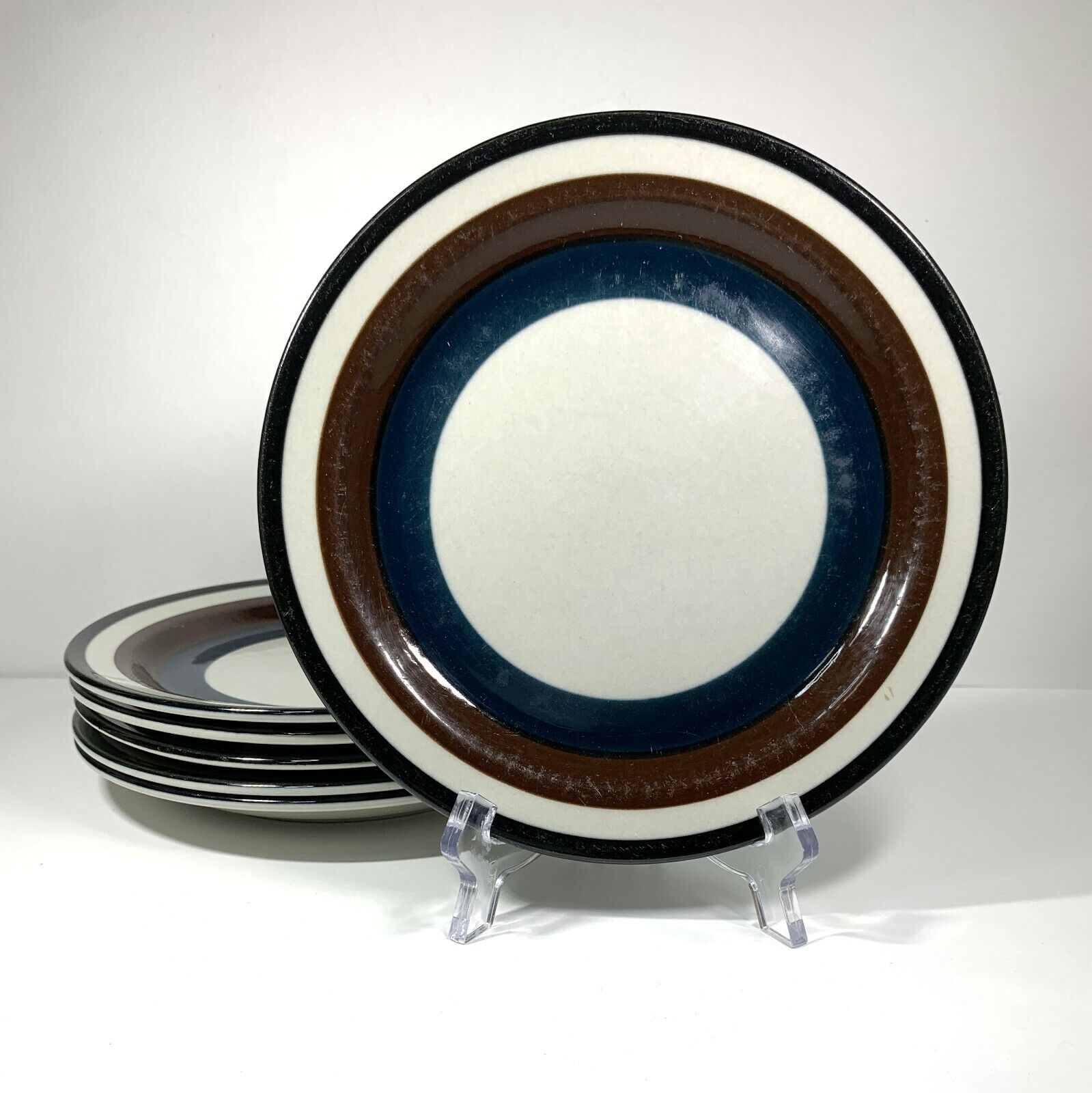 Read more about the article Set of 6 Arabia Kaira Salad Plates 8″ Brown and Blue Bands MCM Finland