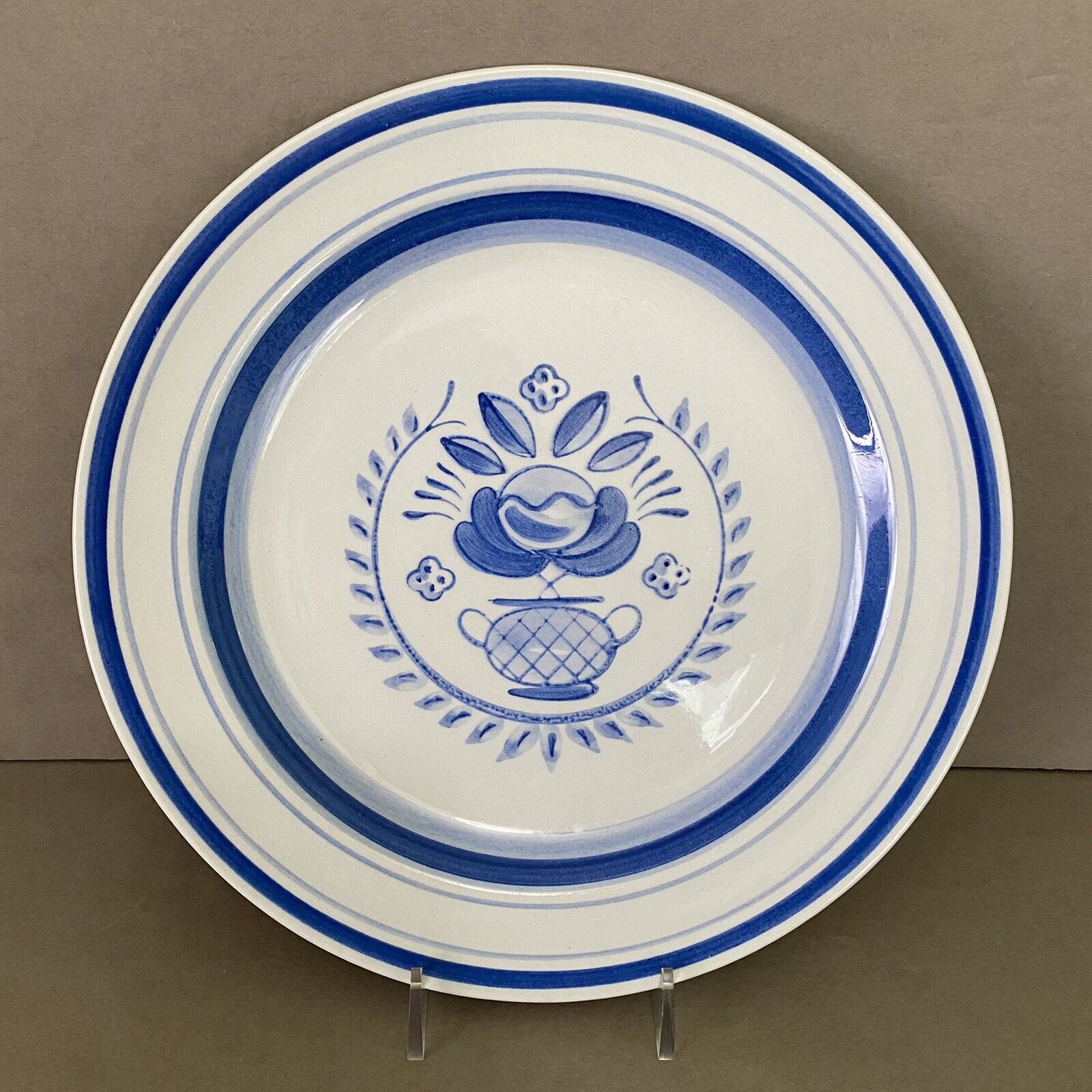 Read more about the article Vintage Arabia Finland BLUE ROSE 9.25″ Luncheon Plate – Old Kiln Mark