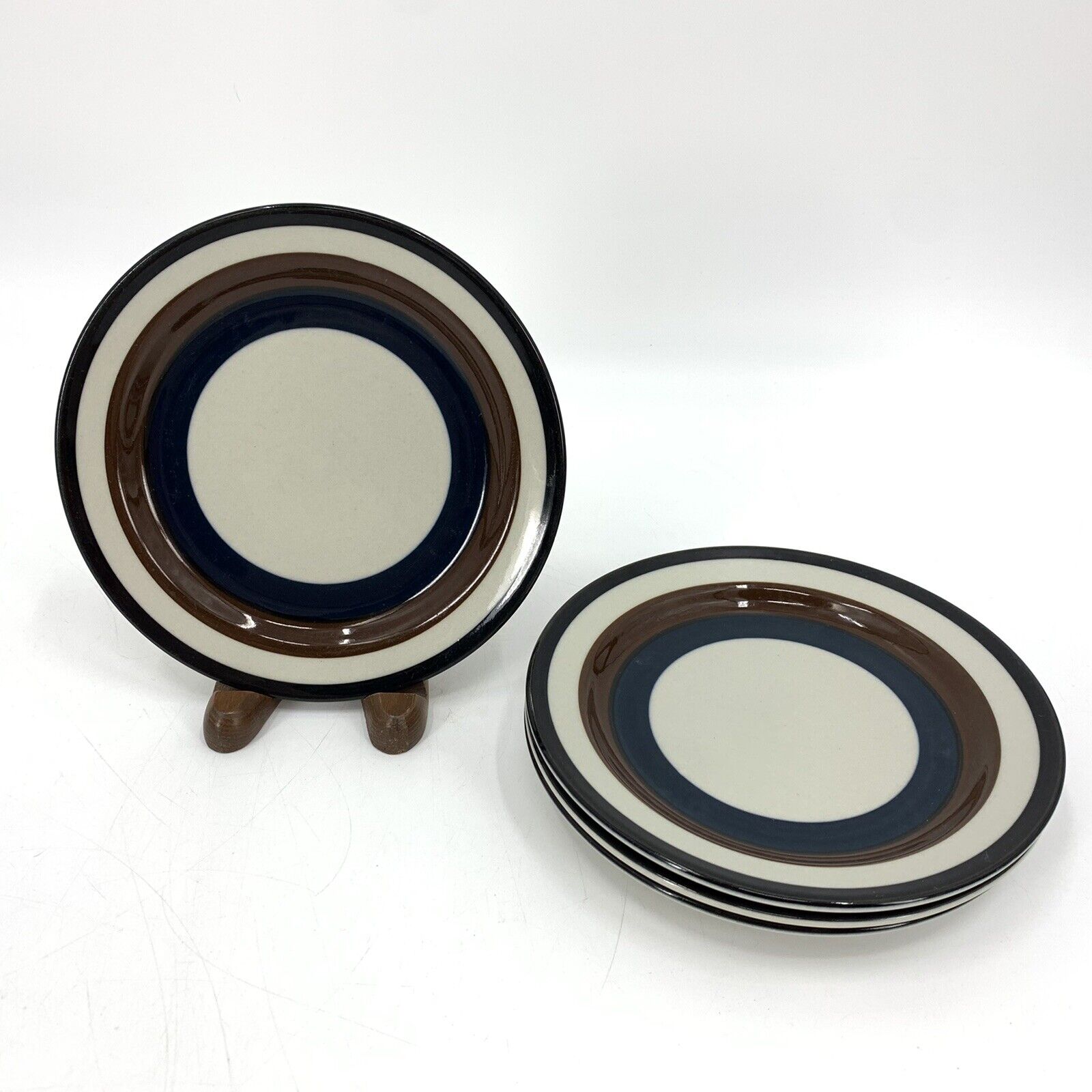 Read more about the article Arabia of Finland Kaira Bread Dessert Plates Set of 4 MCM Blue Stripe Band 6.75″