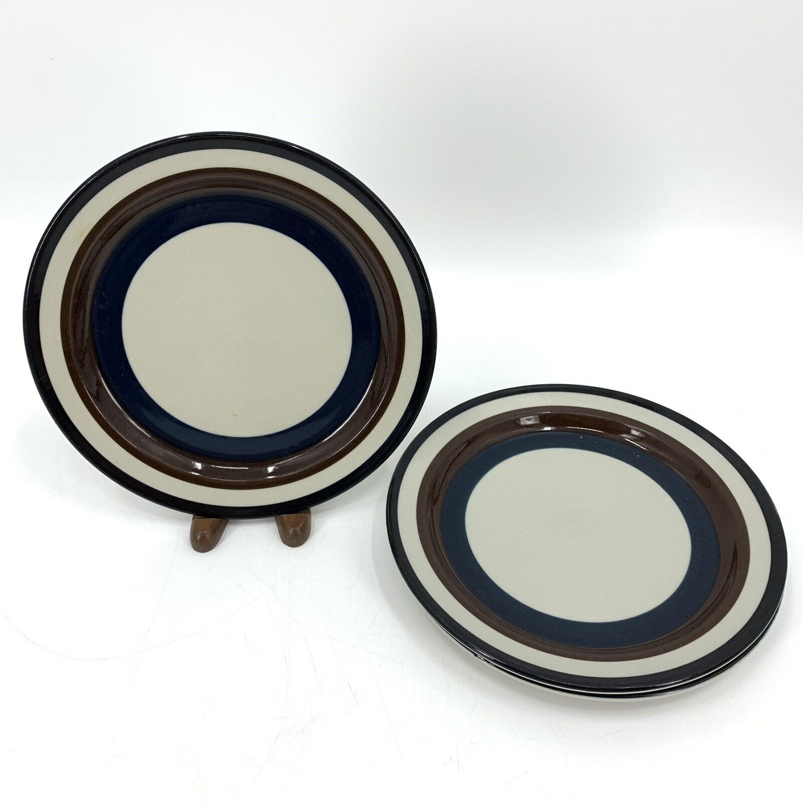 Read more about the article Arabia of Finland Kaira Lunch Plates Set of 3 MCM Blue Stripe Band 9.5″