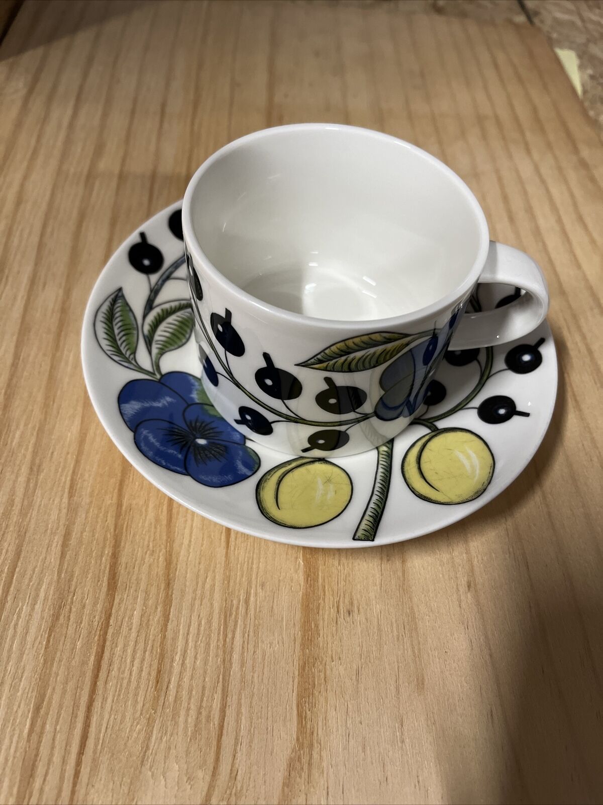Read more about the article Arabia Finland Paratiisi Coffee Cup and Saucer