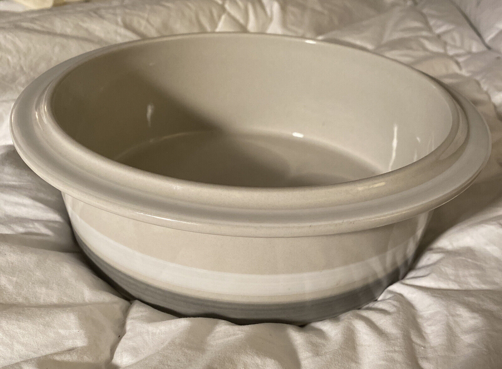 Read more about the article ARABIA Finland Dinnerware Salla Pattern 9″ Casserole Danish Modern Large Bowl