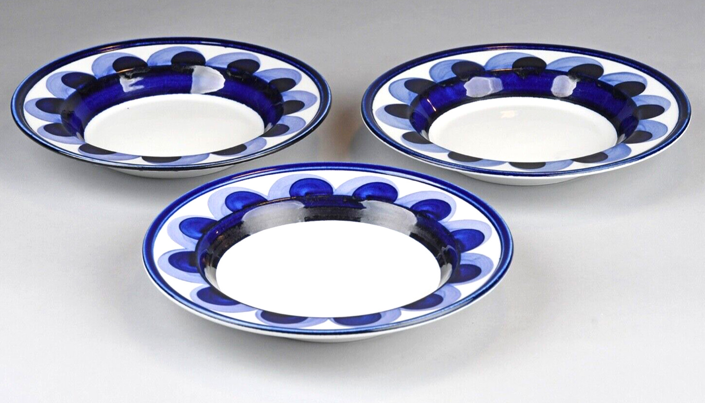 Read more about the article (3) Rimmed Soup Bowls ARABIA FINLAND *PAJU BLUE* Anja Jaatinen-Winquist EUC