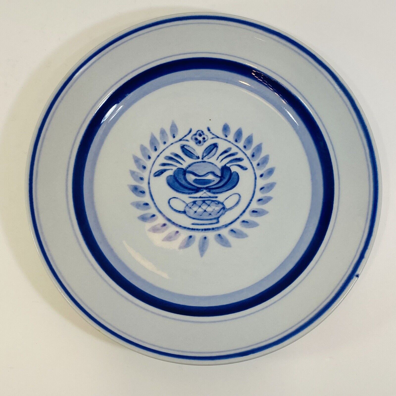 Read more about the article Vintage Arabia Finland Blue Rose Salad Plate Flower Rings 7 1/2″ Hand Painted