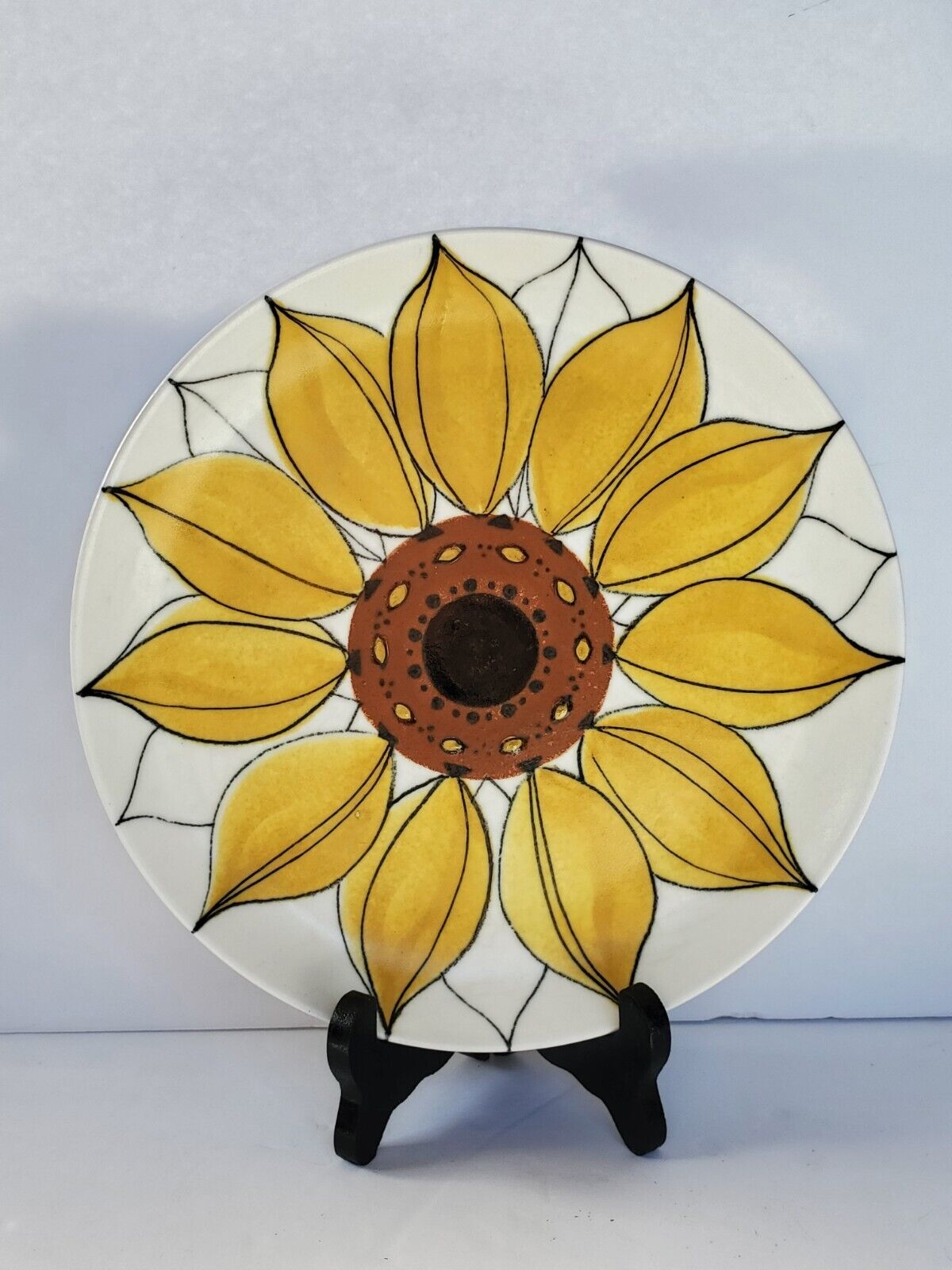 Read more about the article Arabia of Finland Mid-Century Sun Rose SunFlower Plate by HLA Hilkka Liisa Ahola