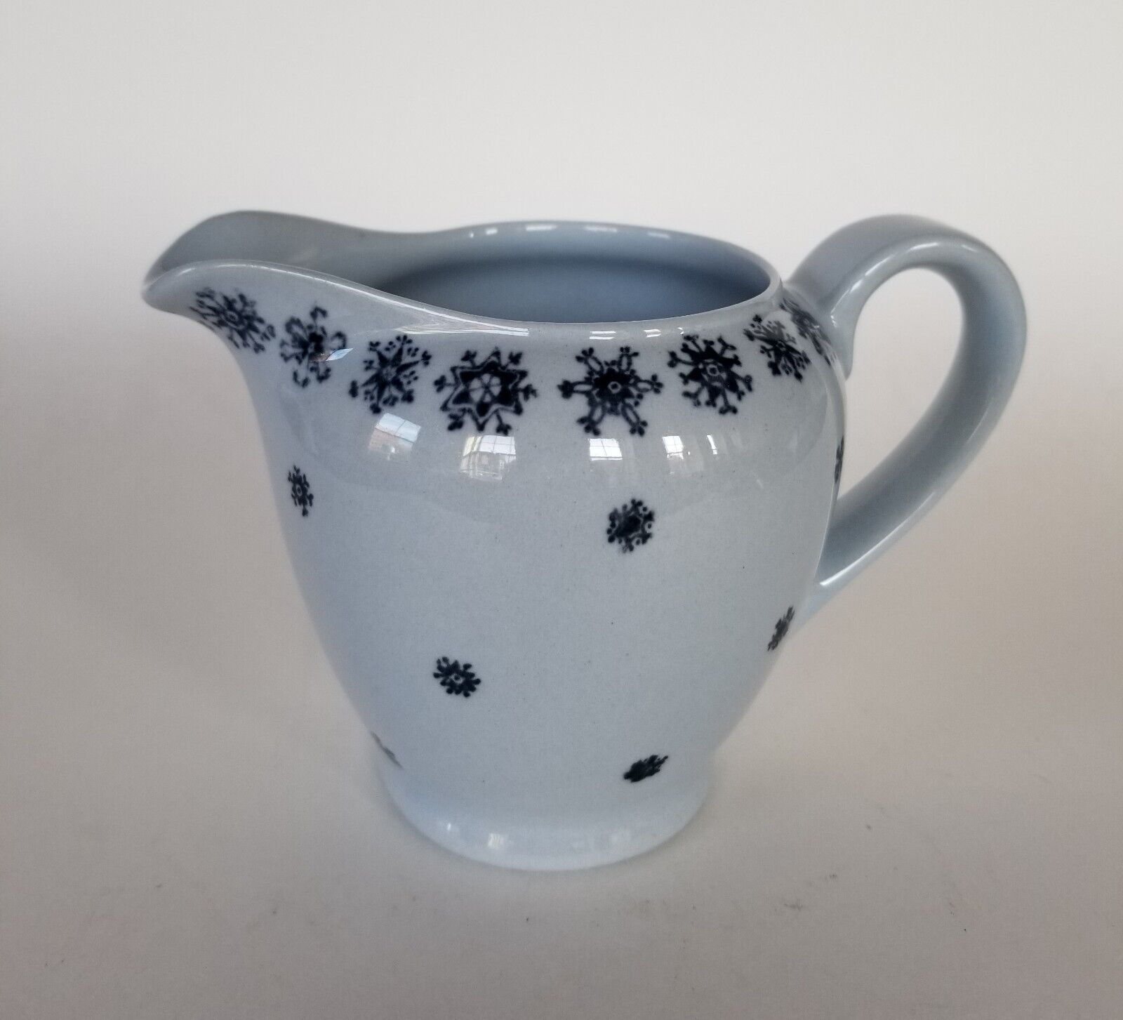 Read more about the article Vtg Arabia Finland SNOWFLAKE Creamer  3 3/8″