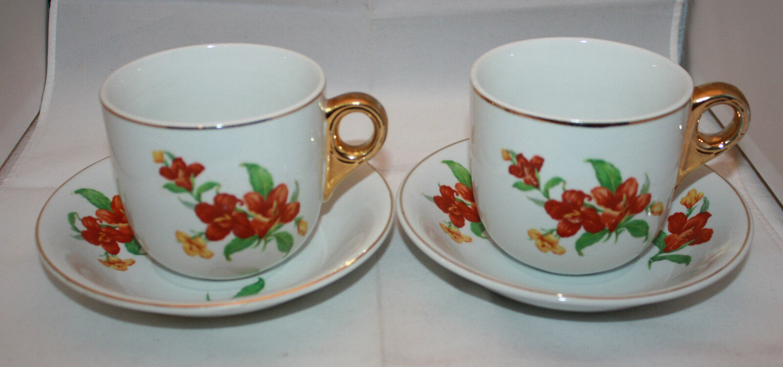 Read more about the article Vintage 2 Arabia Finland Isan Aidin Kuppi Mothers Fathers Mug Cups Saucers Rare