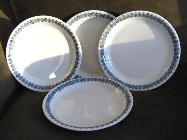 Read more about the article VTG MCM ARABIA of Finland “Linnea” 4 Dinner Plates 10 1/8″ w  Blue Leaves Rim